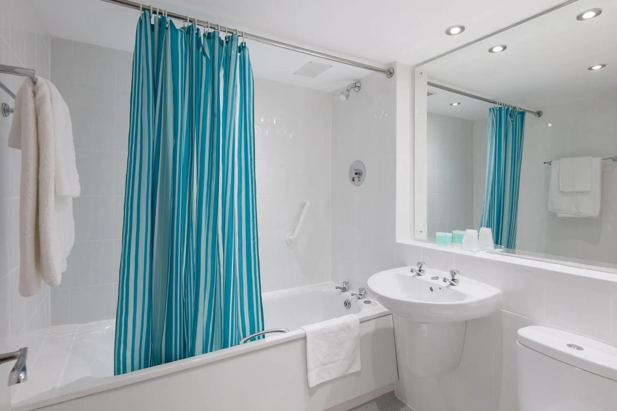 Bathroom in Alma Lodge Hotel