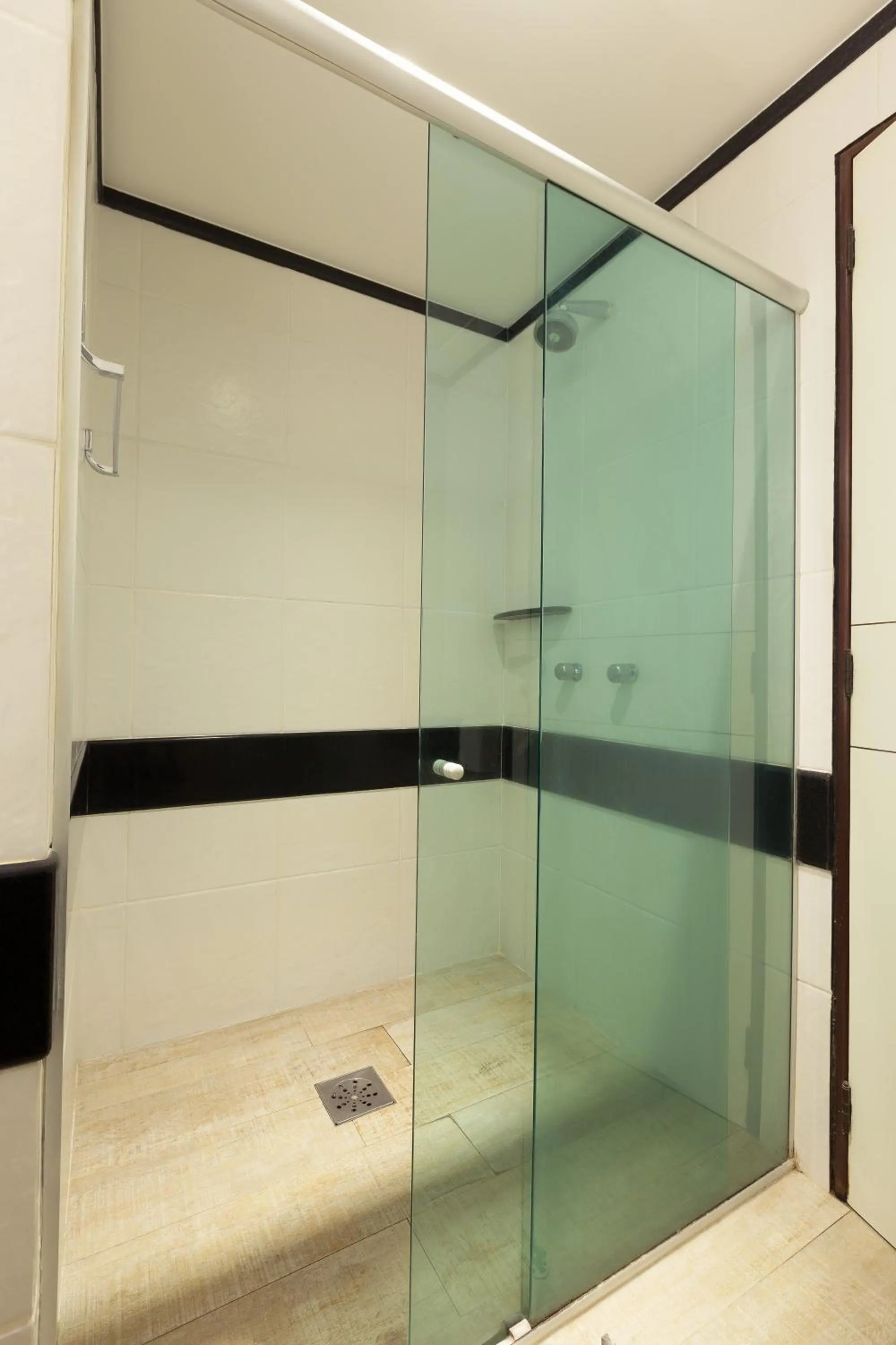 Bathroom in Ritz Lagoa da Anta Hotel & SPA