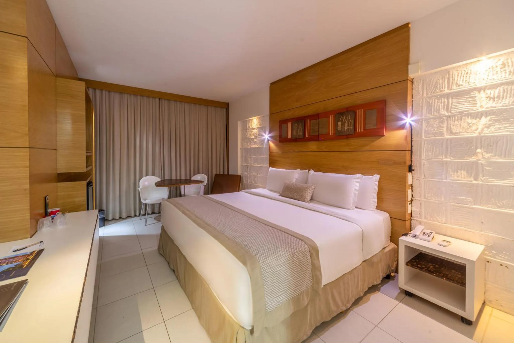 Bedroom, Bed in Ritz Lagoa da Anta Hotel & SPA