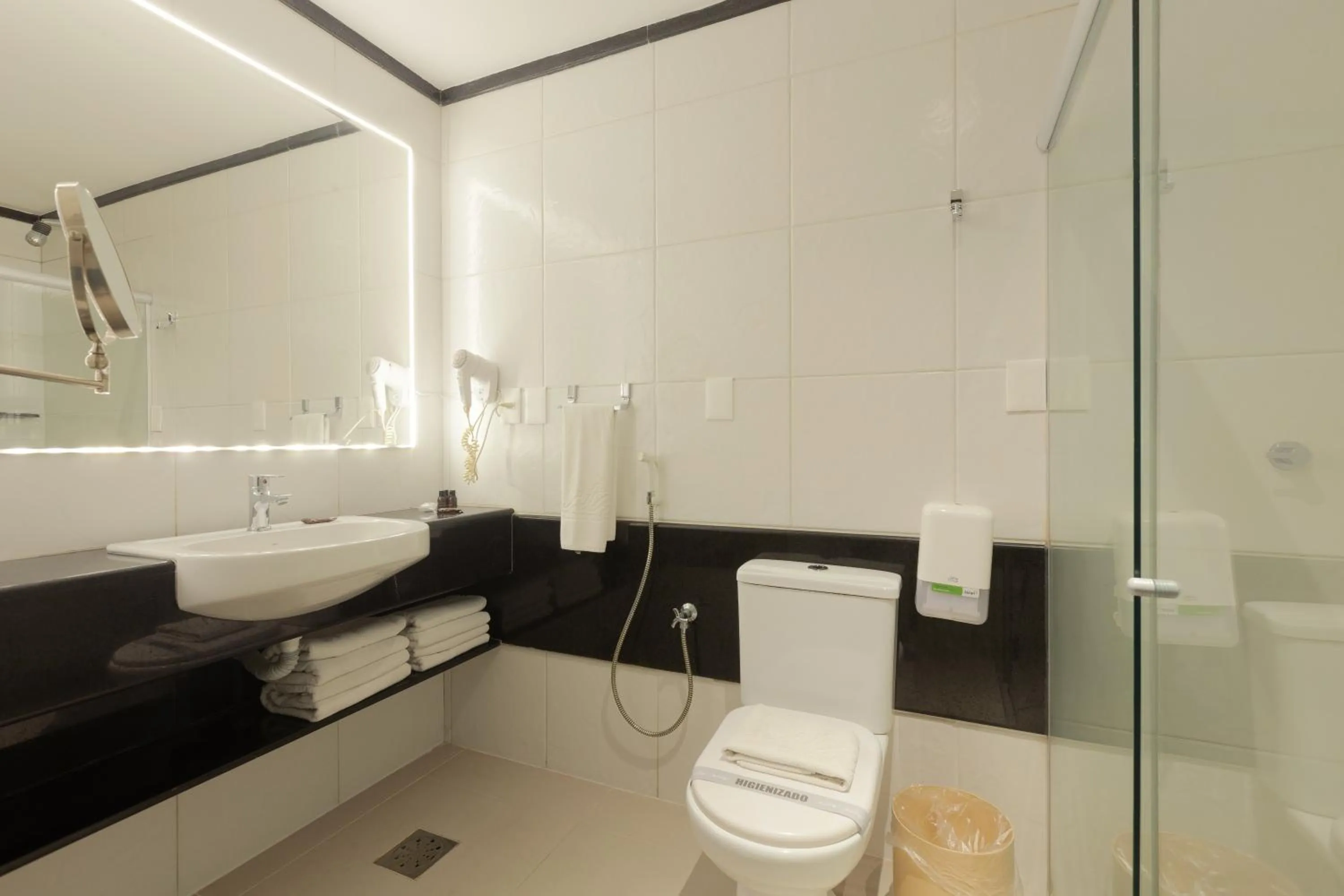 Bathroom in Ritz Lagoa da Anta Hotel & SPA