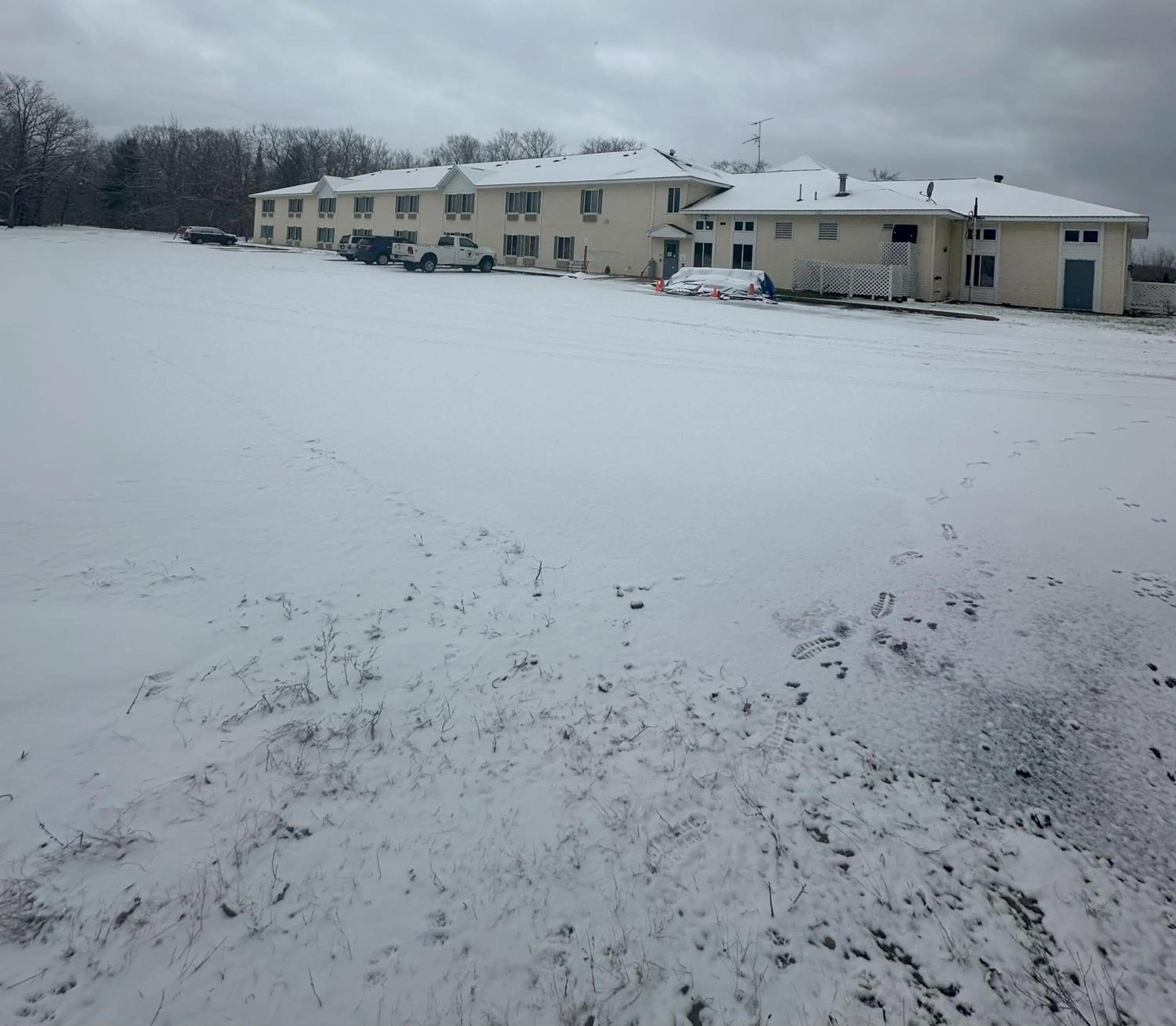 Parking in Hometown Inn Indian River