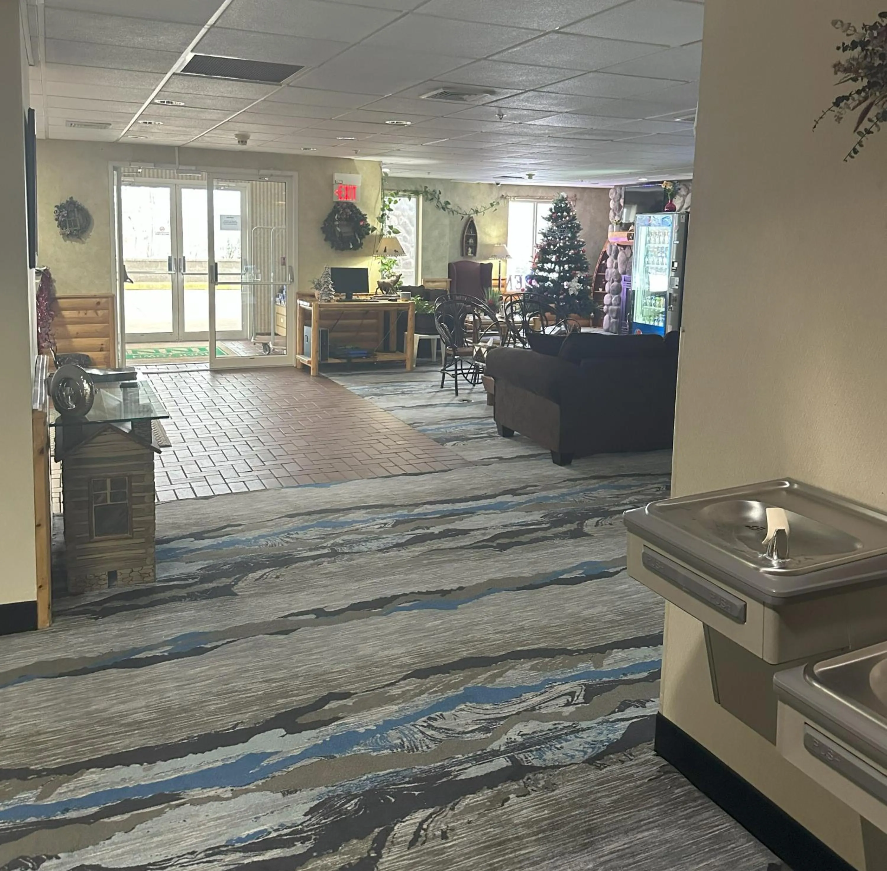 TV and multimedia in Hometown Inn Indian River