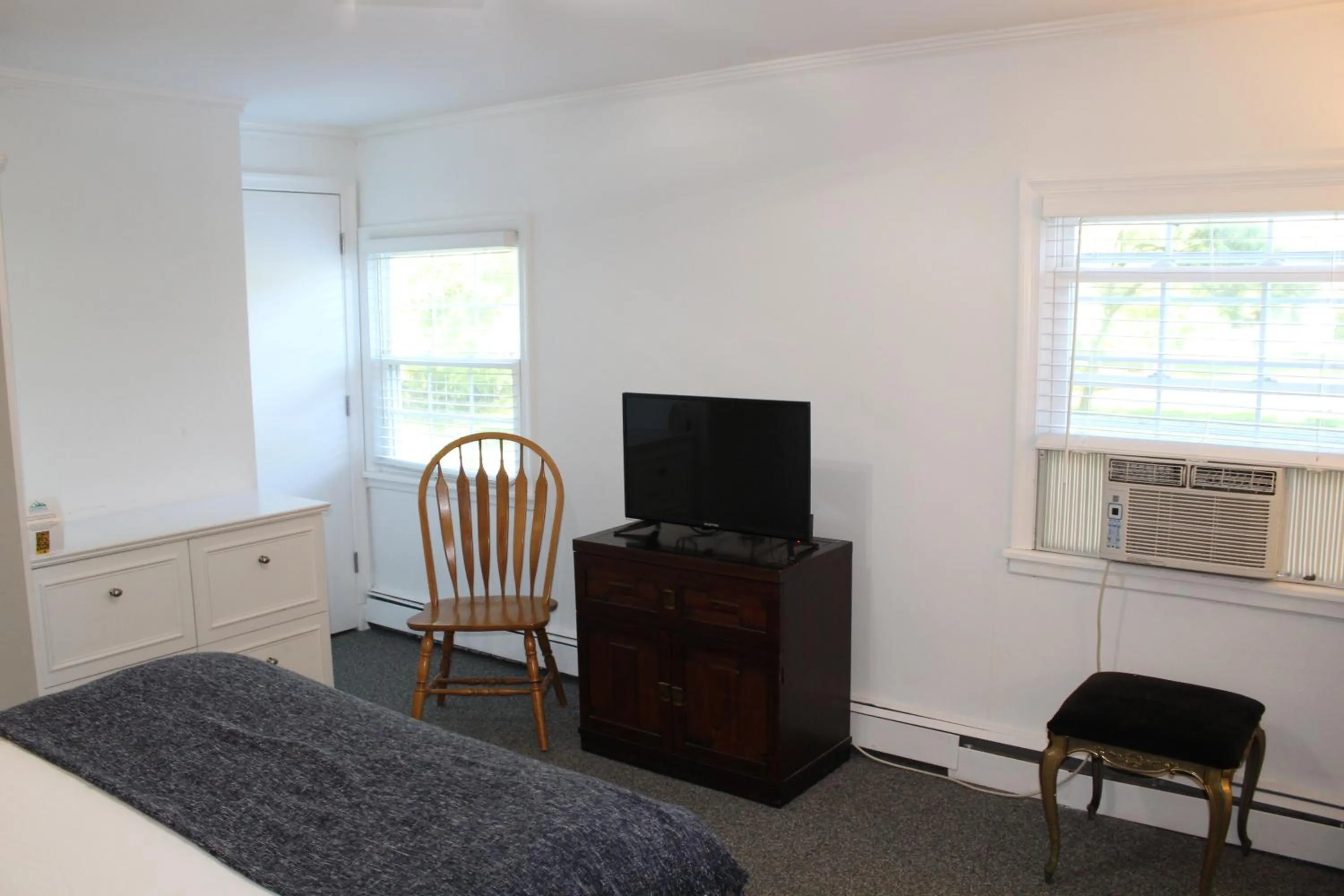 Bed in Catskill Seasons Inn