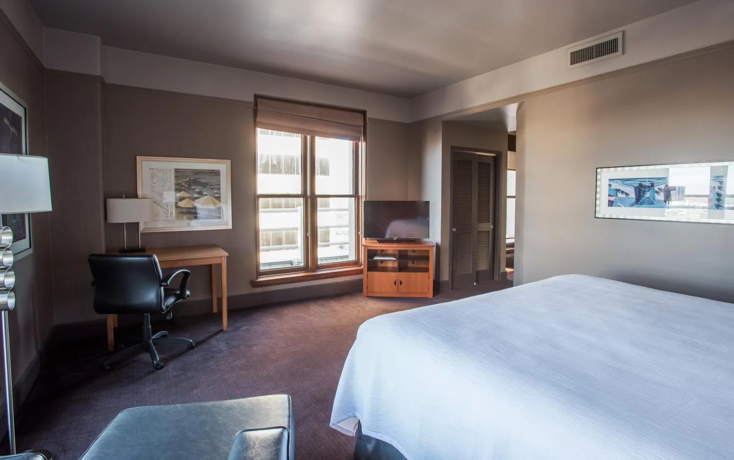 Bed in Magnolia Hotel Downtown Dallas