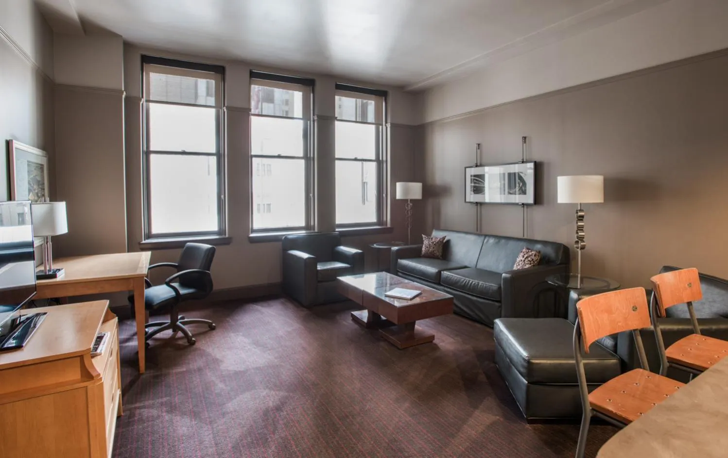 Living room in Magnolia Hotel Downtown Dallas