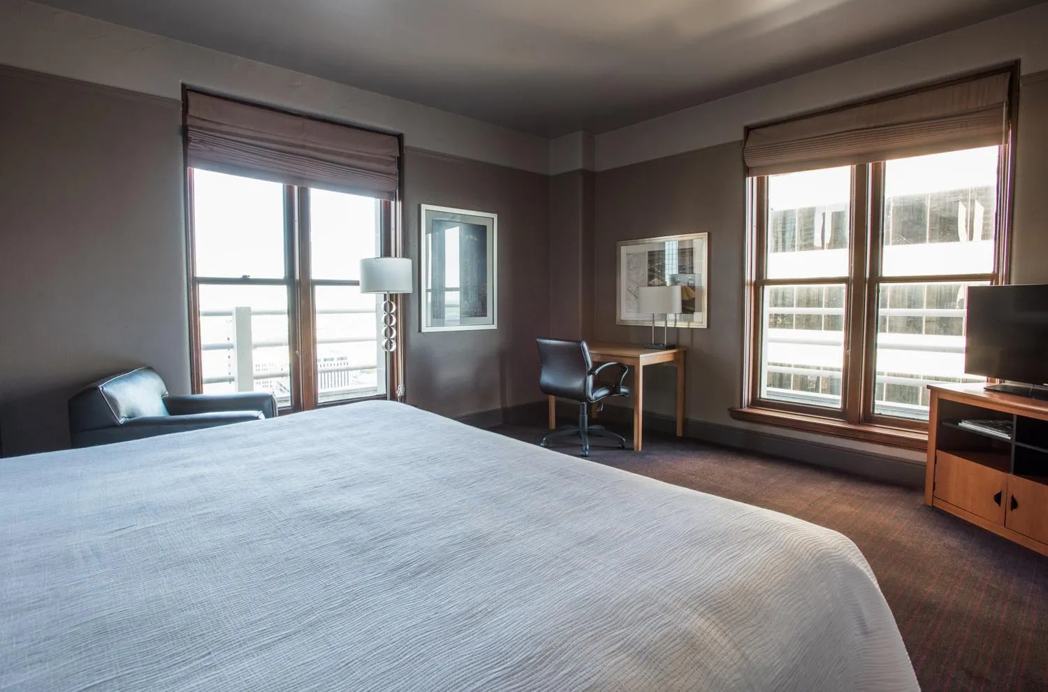 Bedroom, Bed in Magnolia Hotel Downtown Dallas