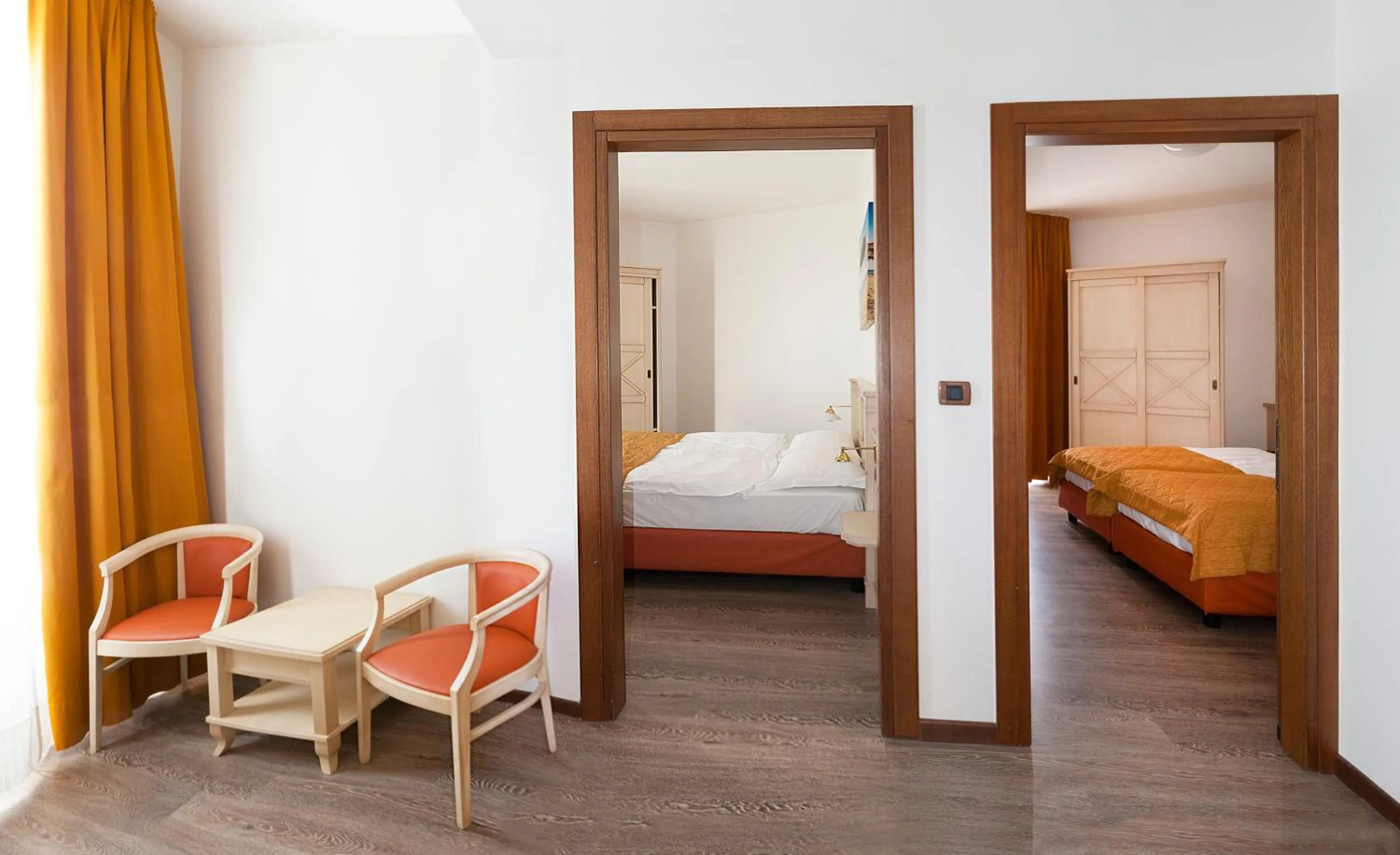 Photo of the whole room, Bed in Regent's Hotel