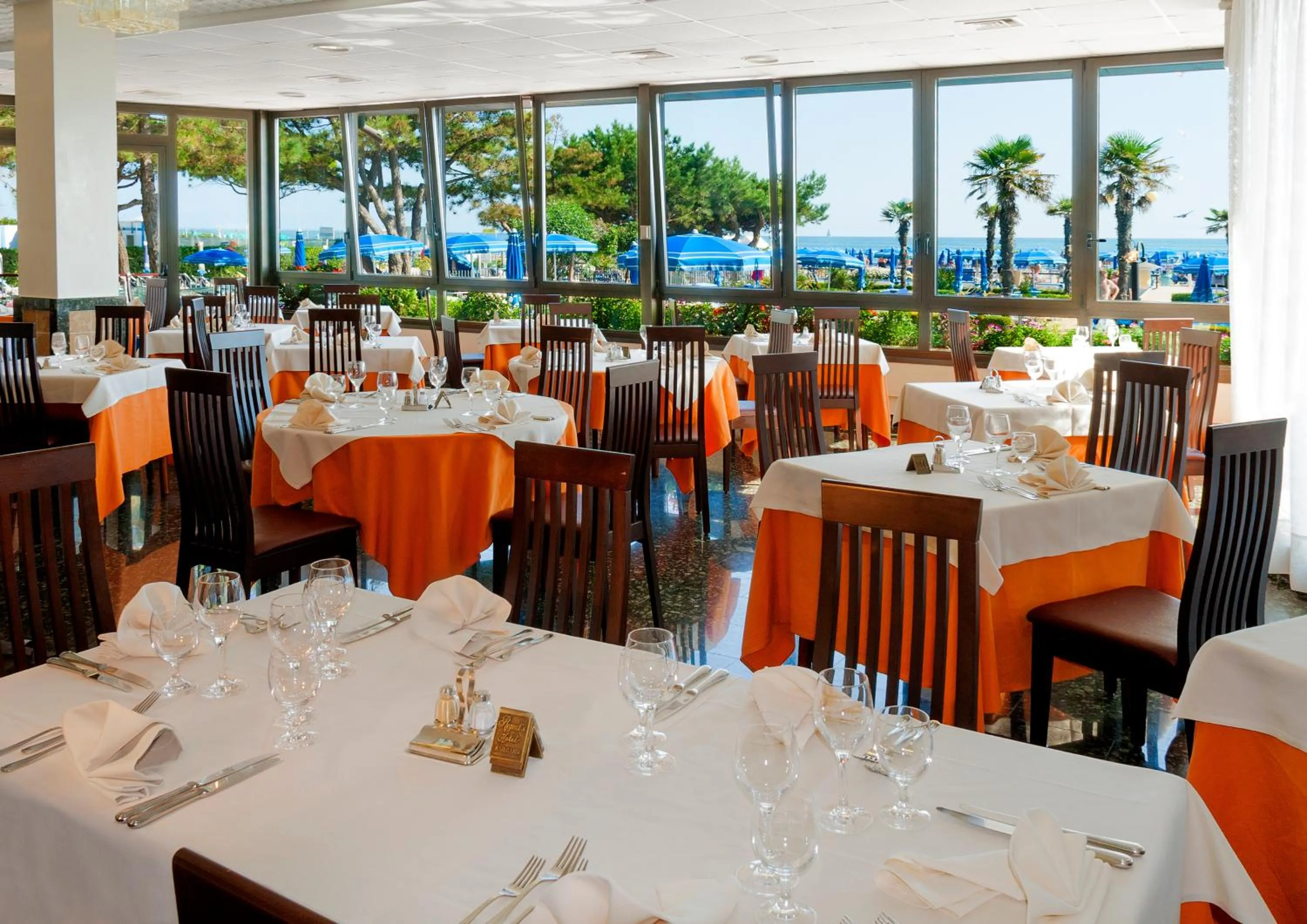 Restaurant/places to eat in Regent's Hotel