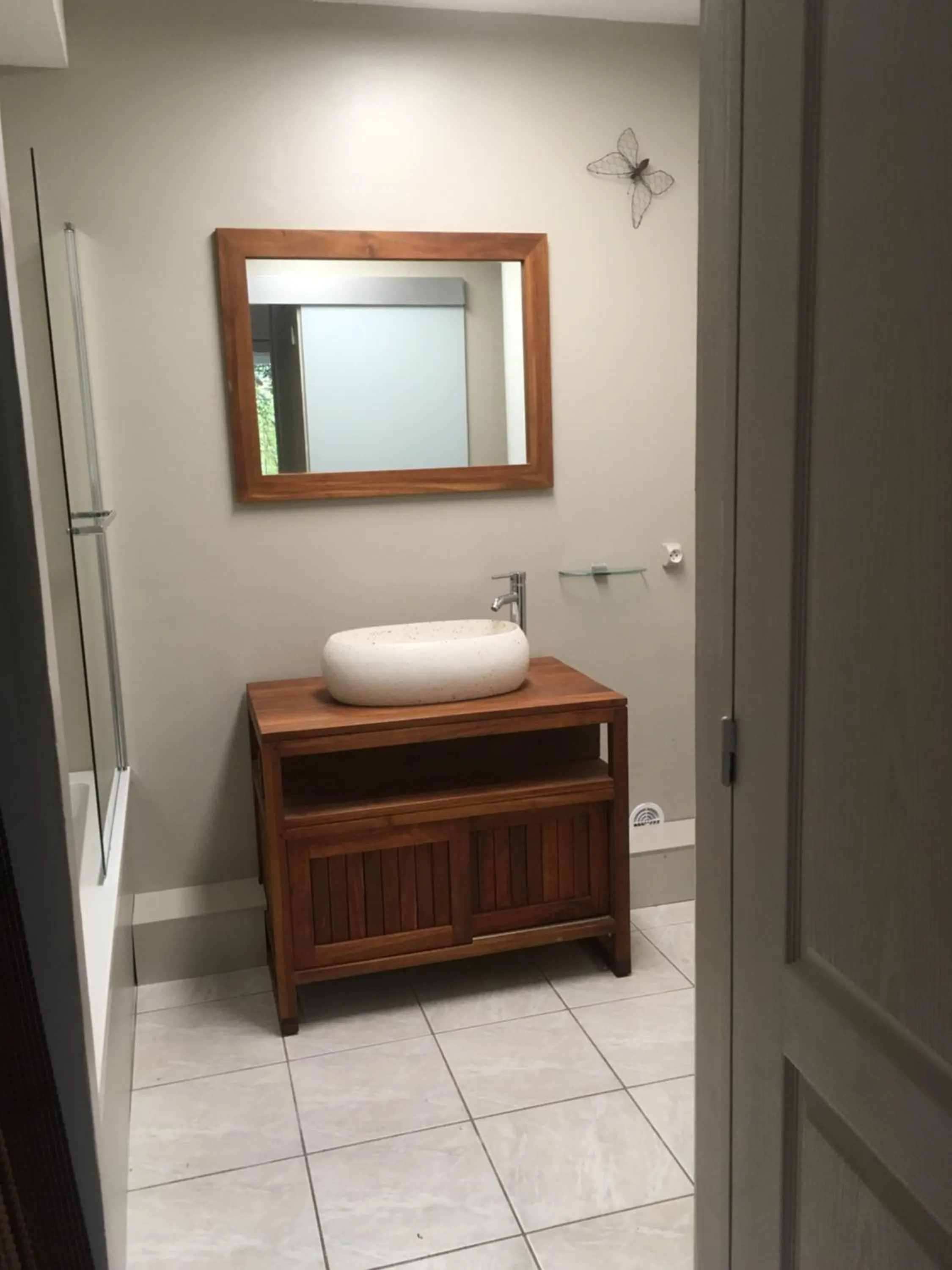 Bathroom in Tatiana Buirette