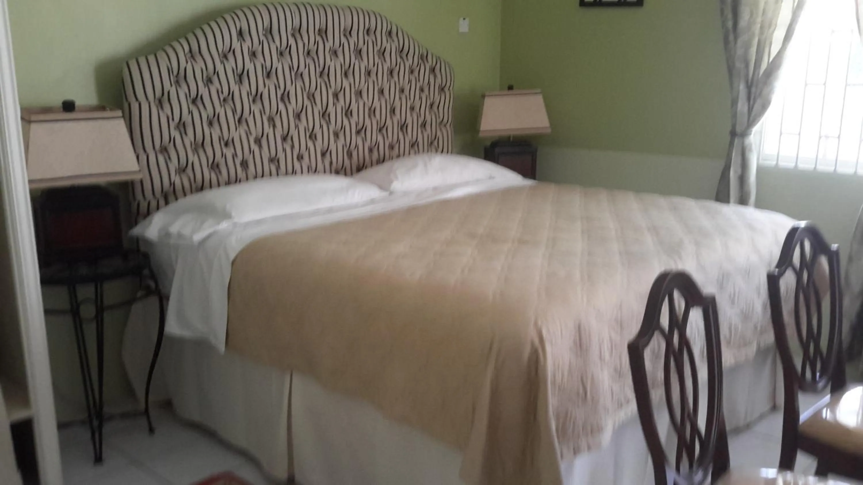 Bed in Lorenton Hideaway