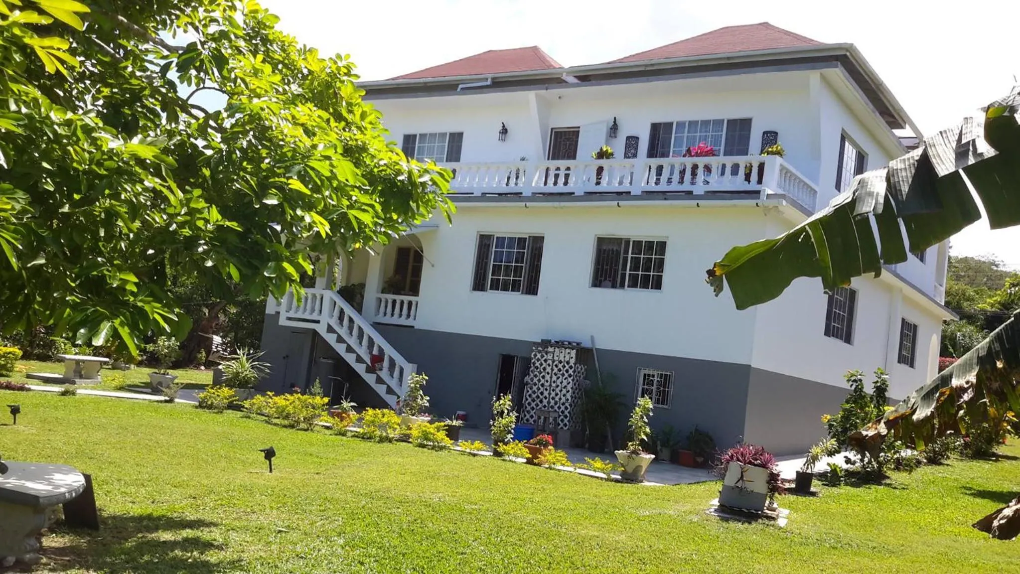 Property building in Lorenton Hideaway