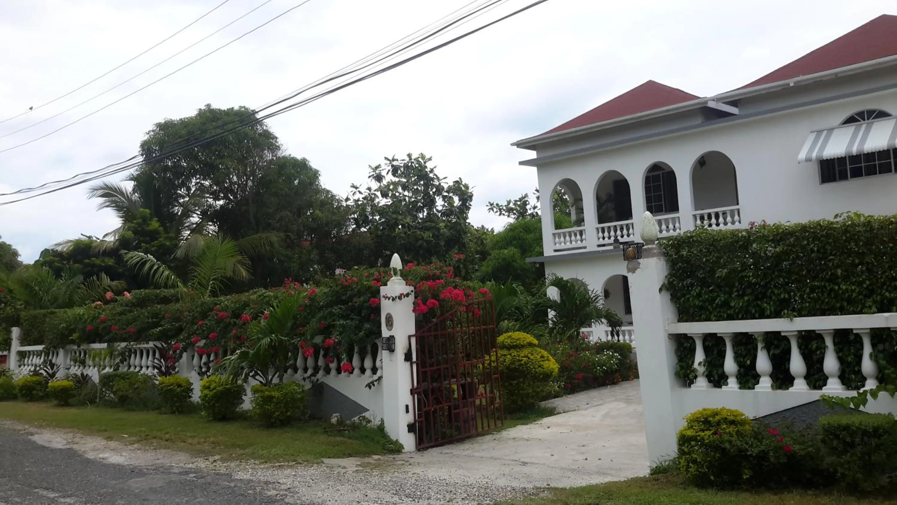 Property building in Lorenton Hideaway