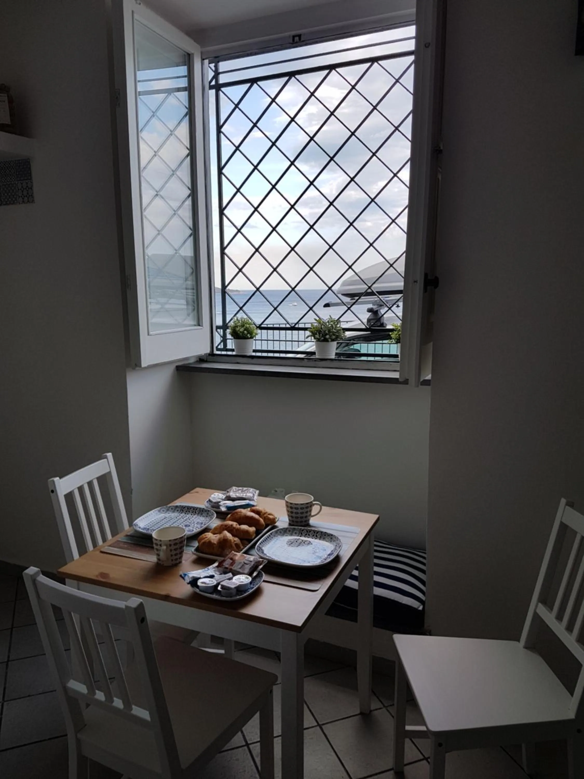 Restaurant/places to eat in Villa Caruso