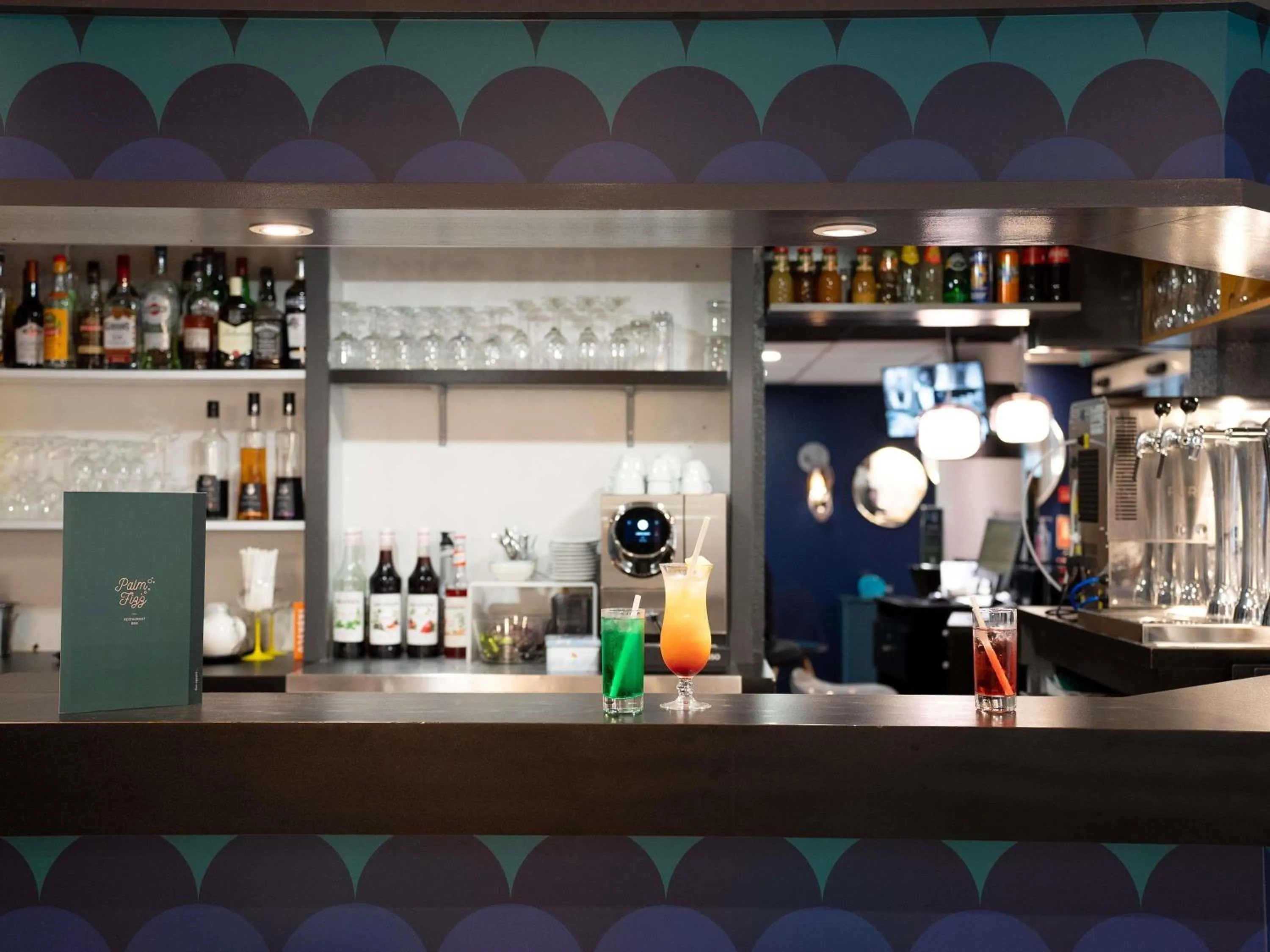 Lounge or bar in ibis Styles Quimper