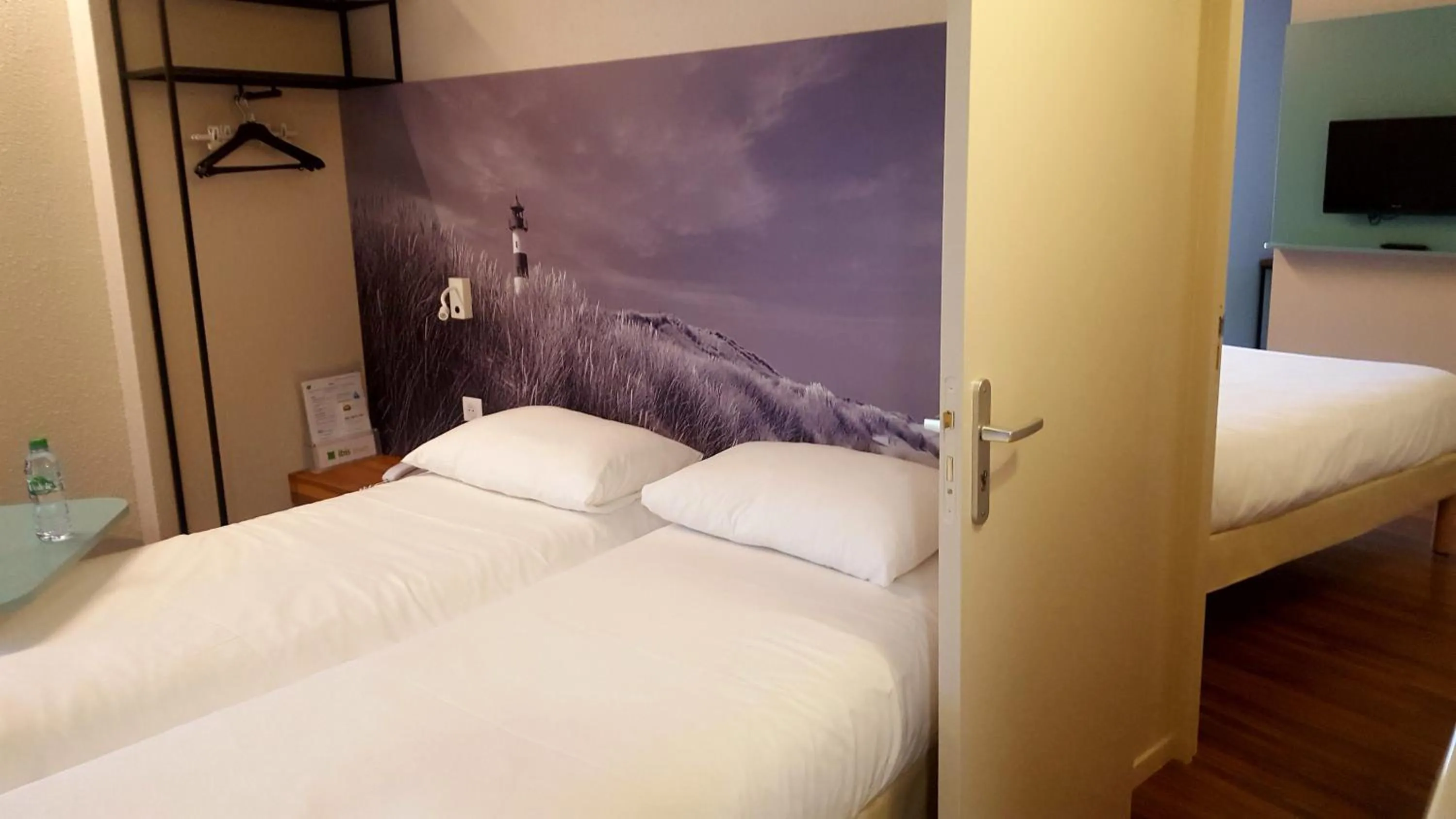 Photo of the whole room, Bed in ibis Styles Quimper