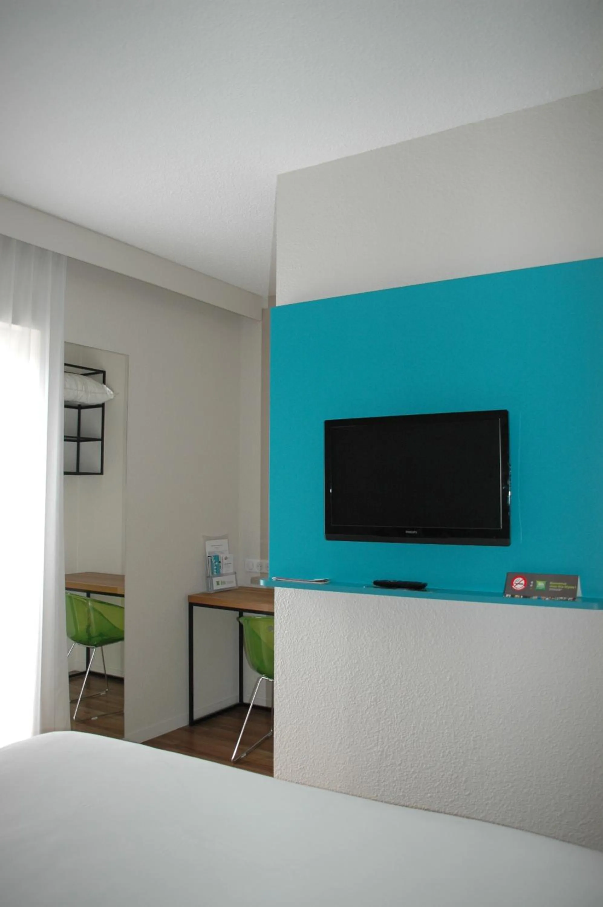 TV and multimedia, Bed in ibis Styles Quimper