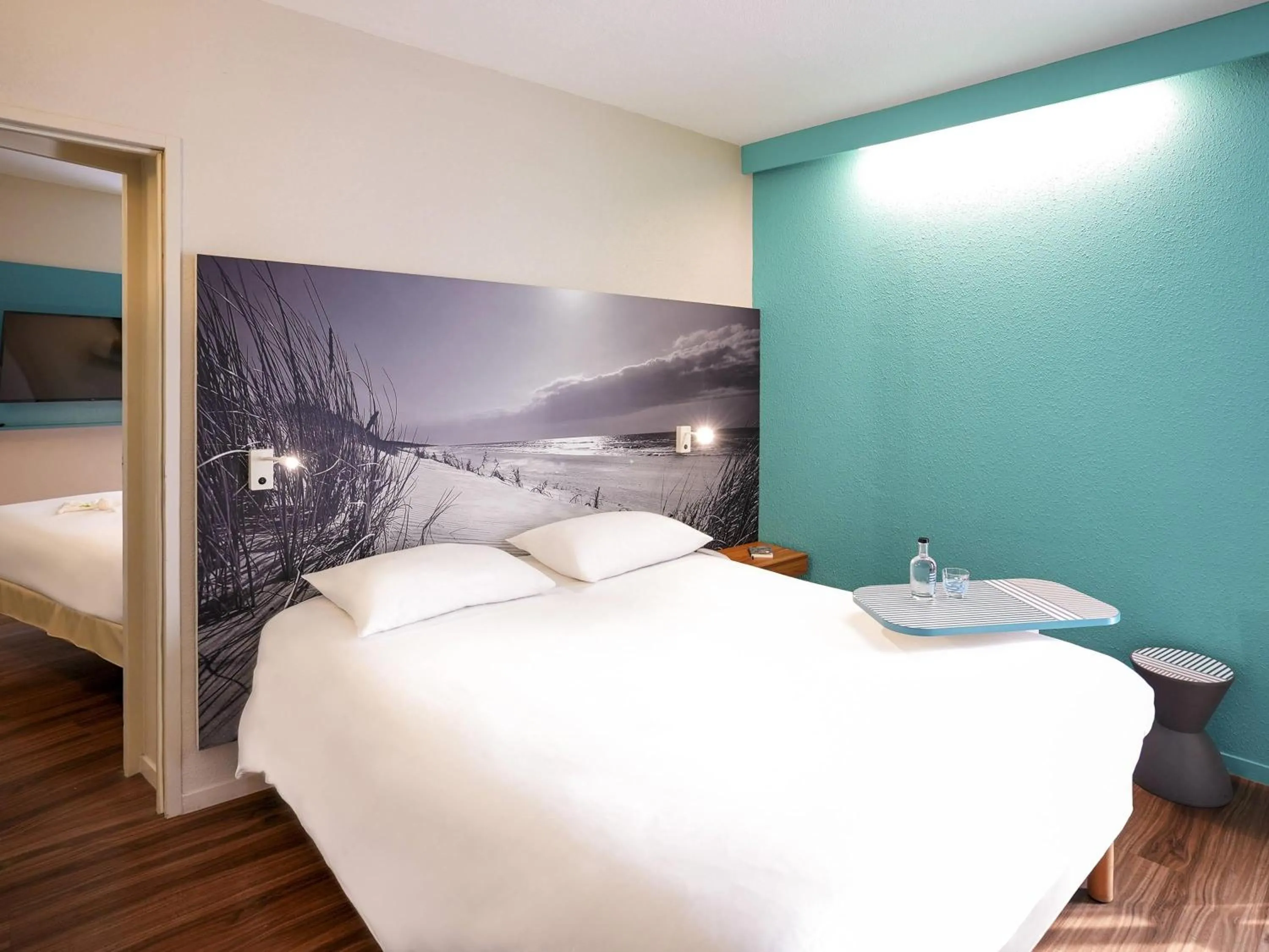 Bedroom, Bed in ibis Styles Quimper