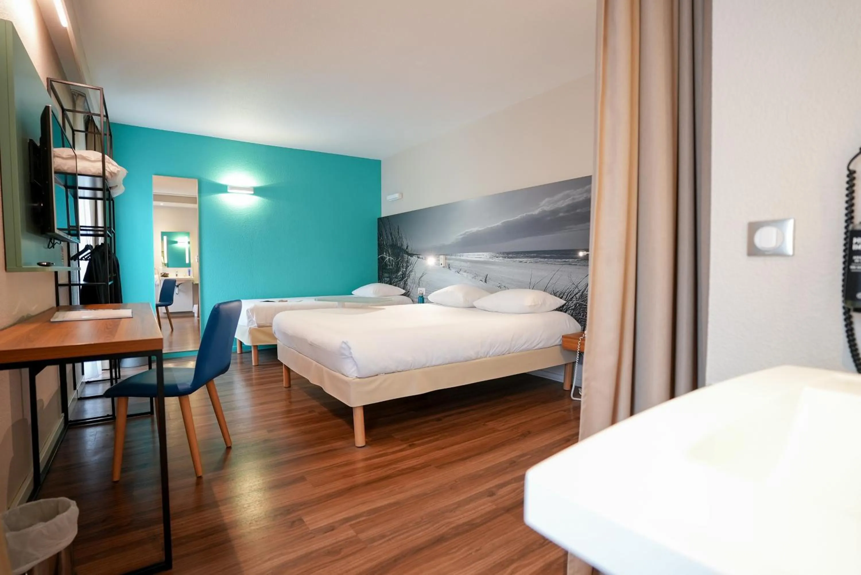 Photo of the whole room, Bed in ibis Styles Quimper