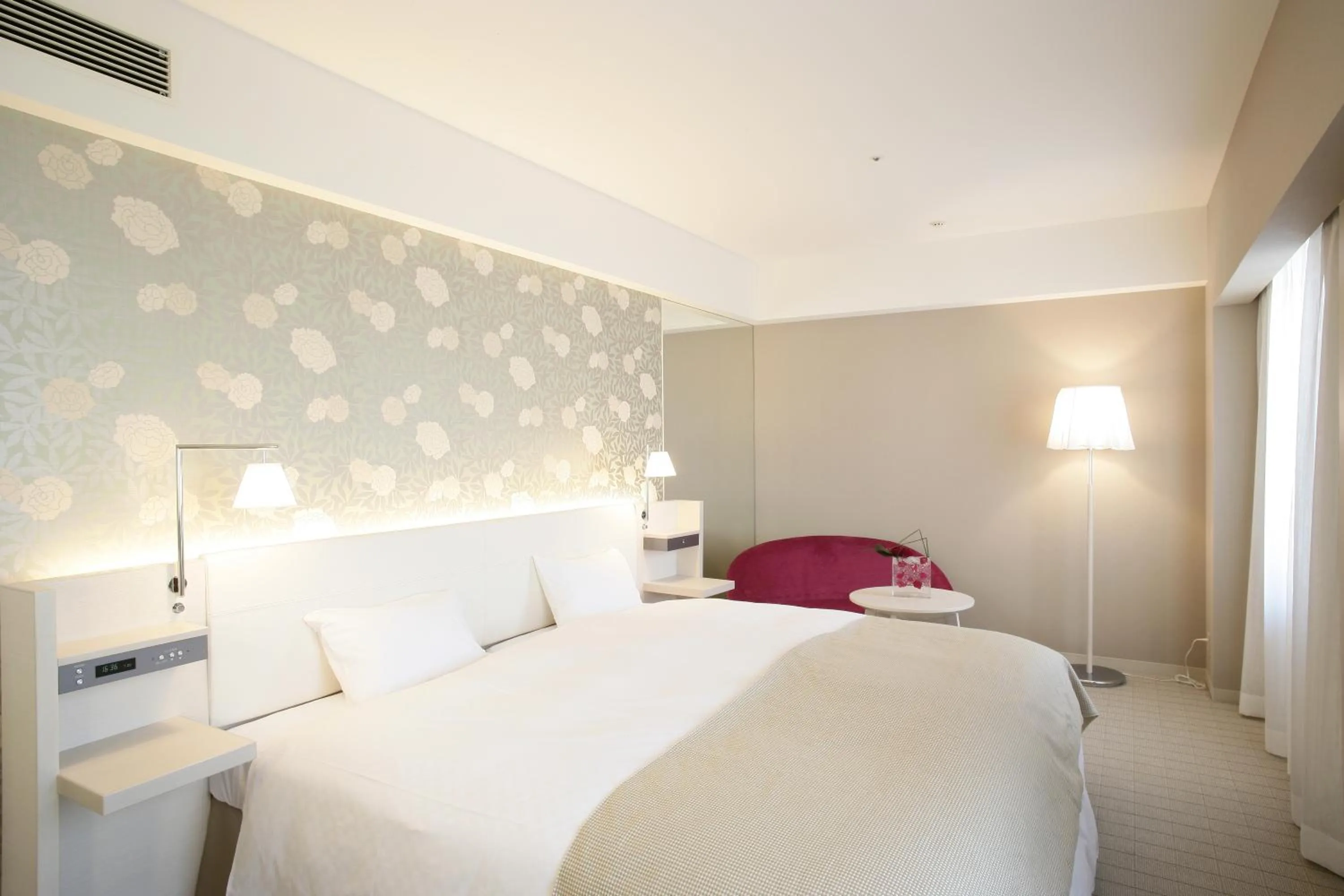 Photo of the whole room, Bed in City Plaza Osaka