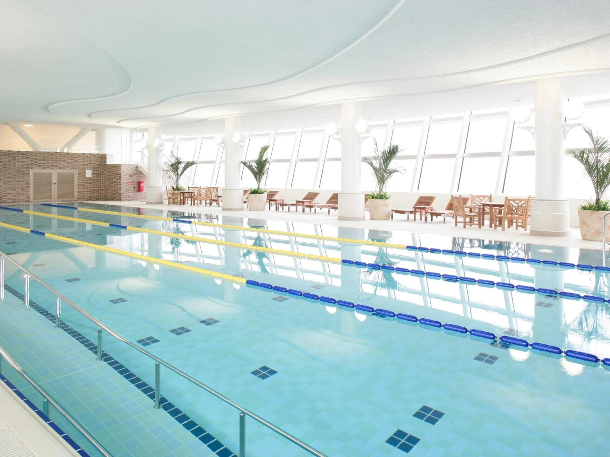 Swimming pool in City Plaza Osaka