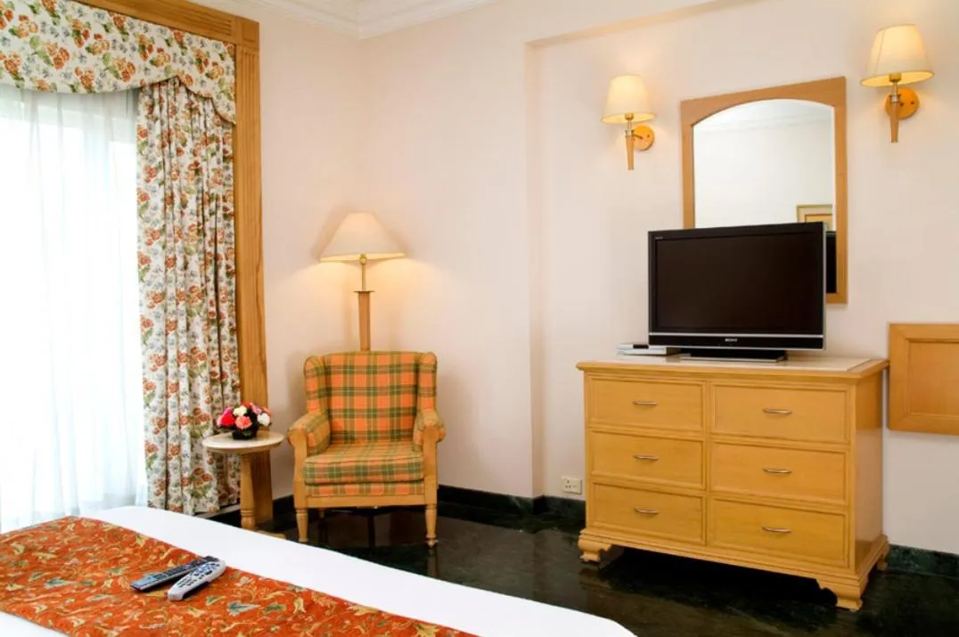 Day, Bed in Savoy Suites Noida