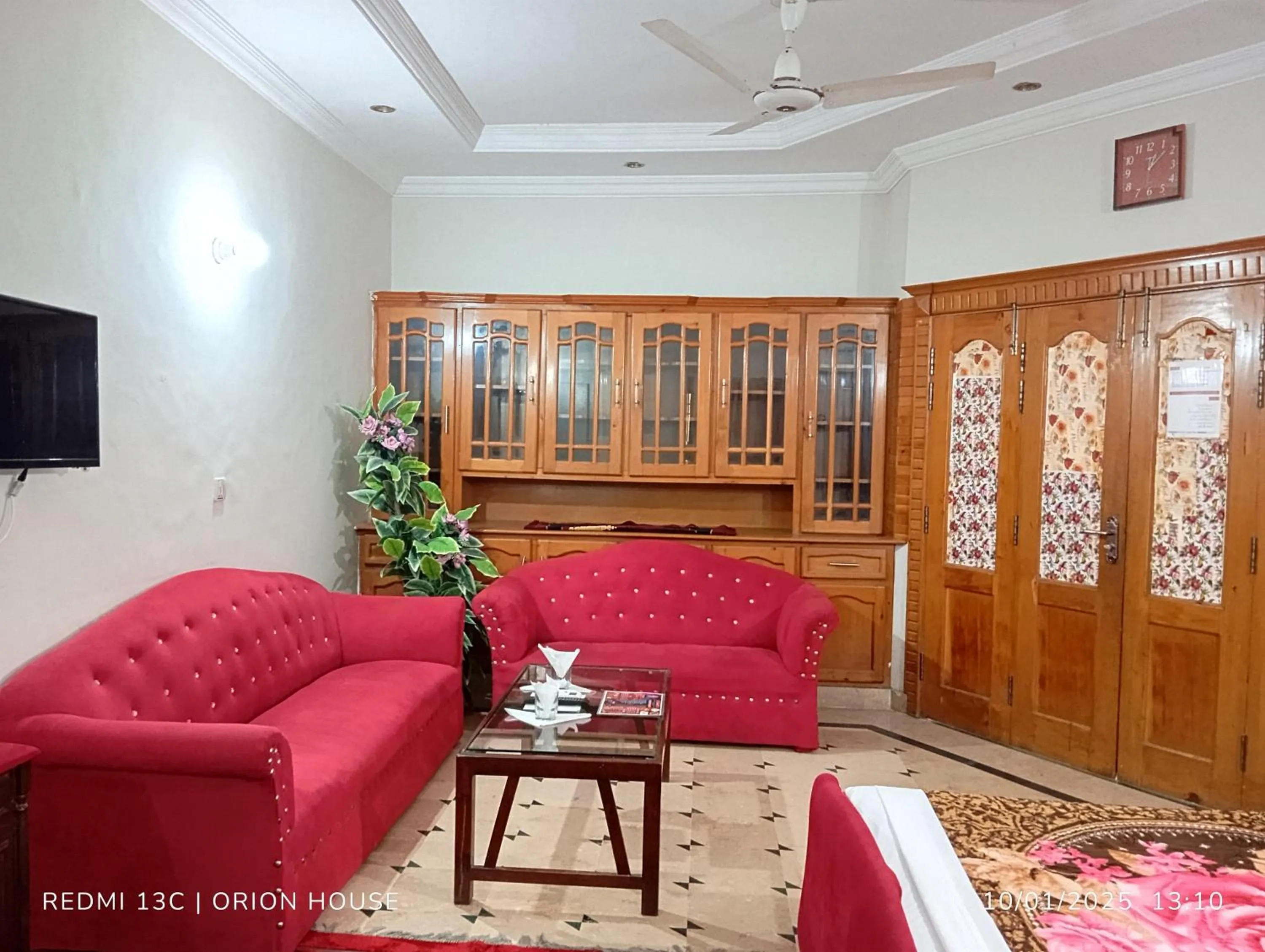 TV and multimedia in Orion International Guest House