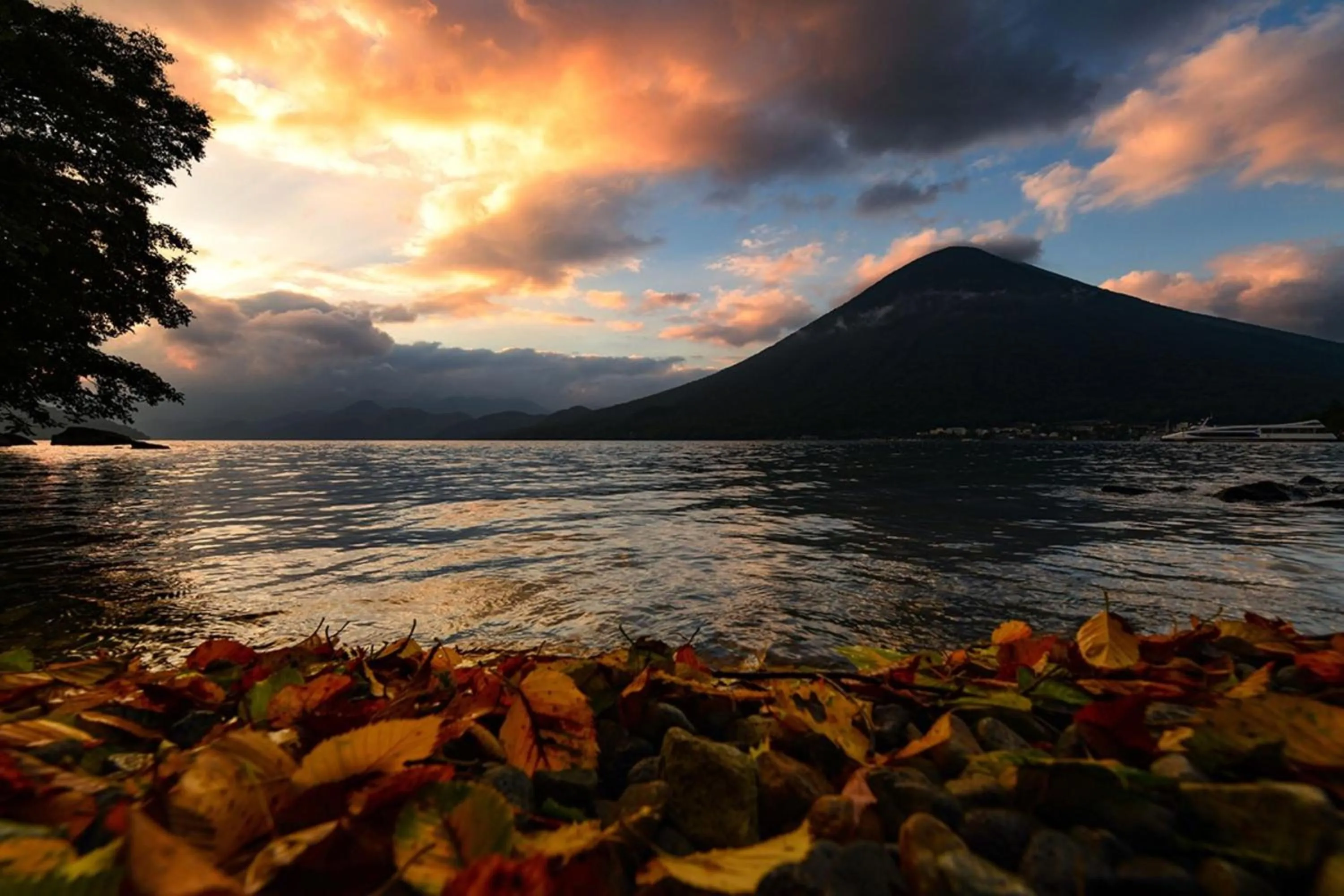 Lake view in Hatago Nagomi