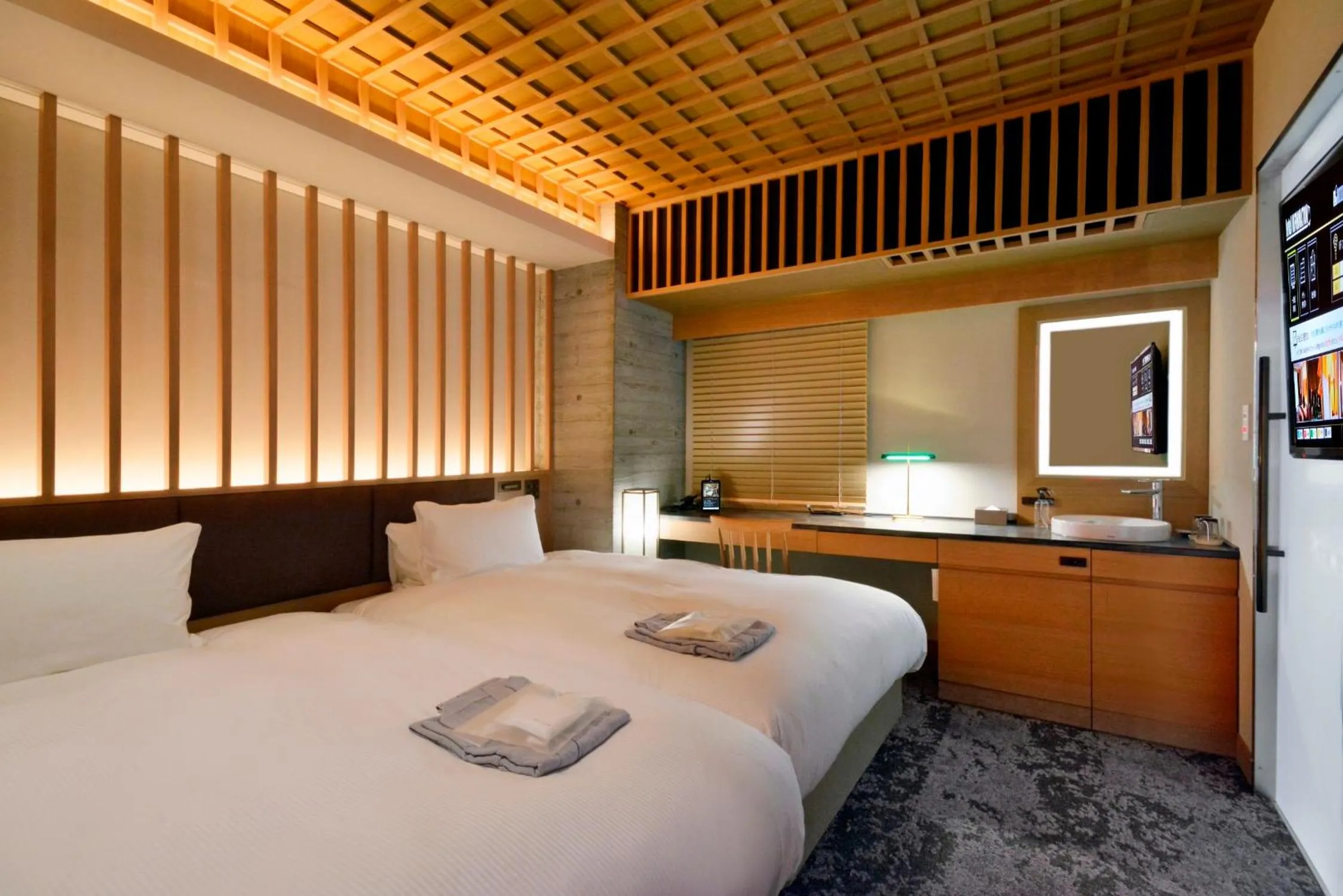 Photo of the whole room, Bed in HOTEL HILLARYS Akasaka