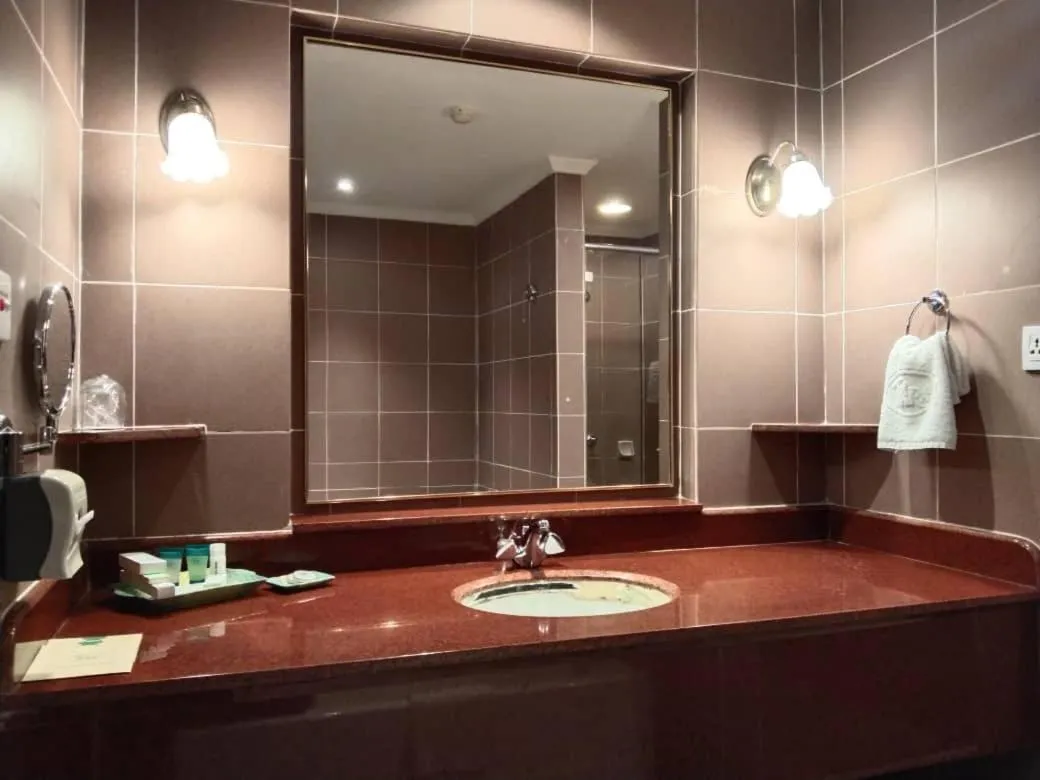 Shower in Tiara Labuan Hotel