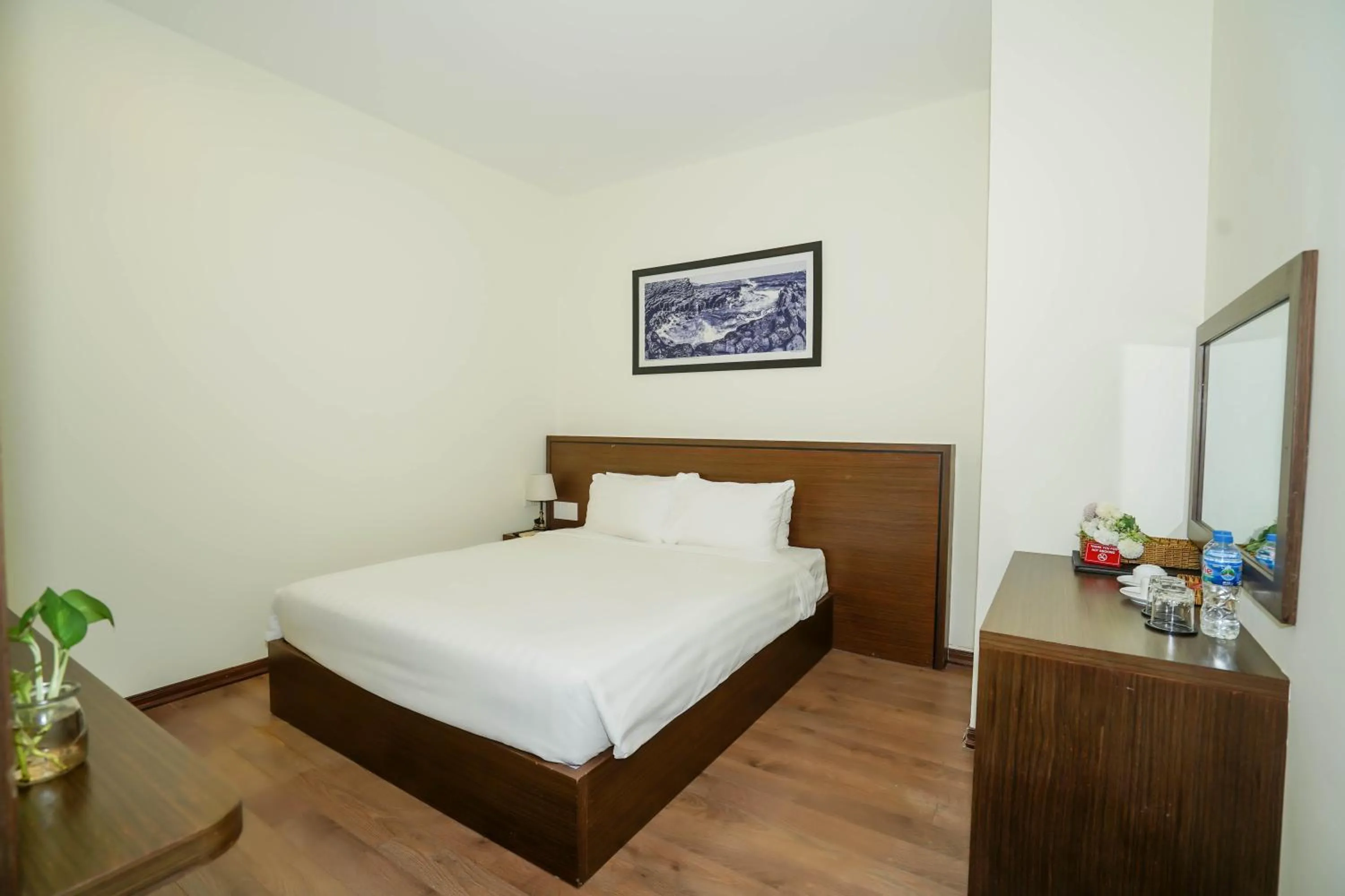 Photo of the whole room, Bed in Central Hotel & Spa Danang