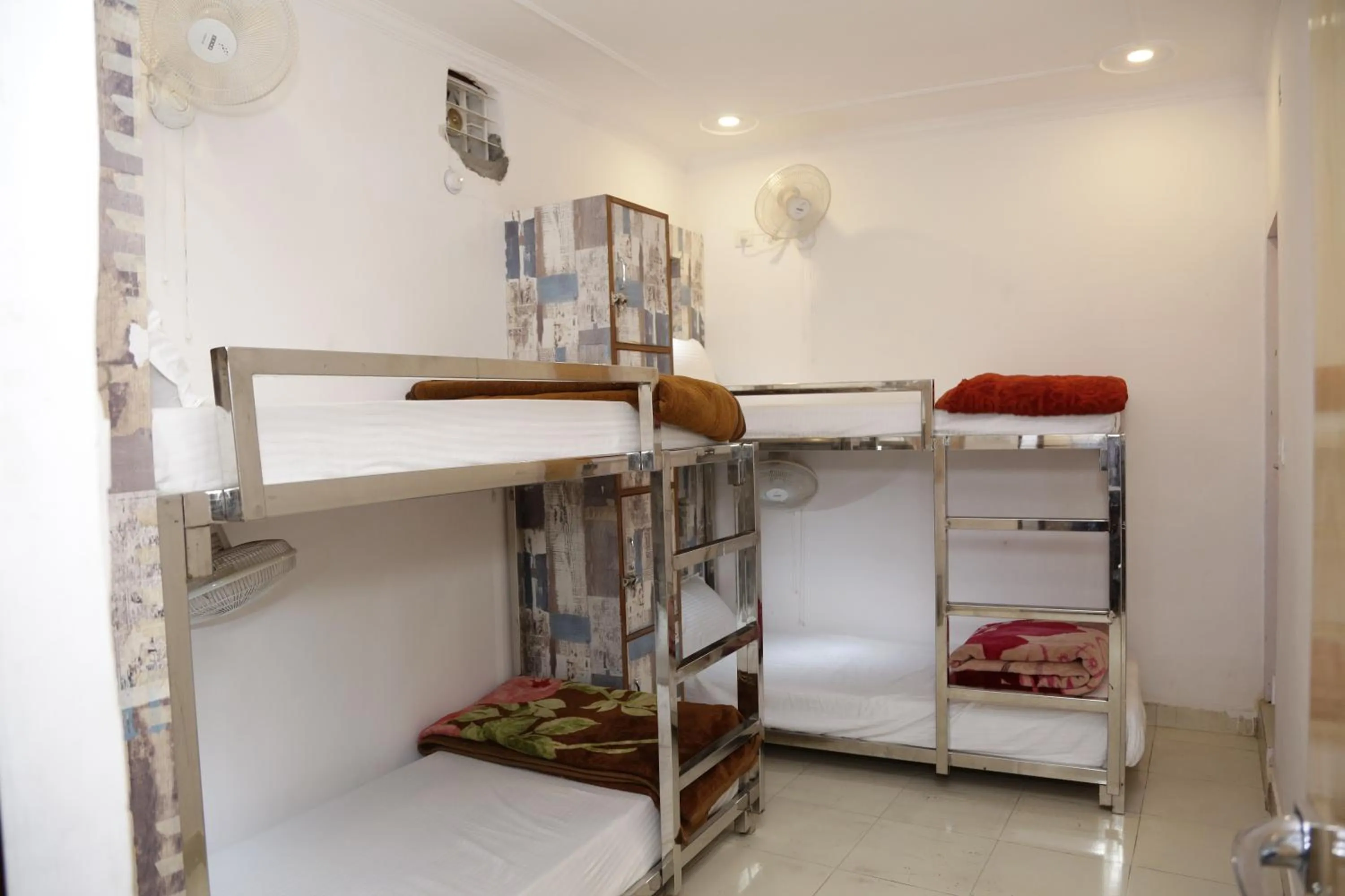 bunk bed in Backpackers Heaven New King - New Delhi Train Station