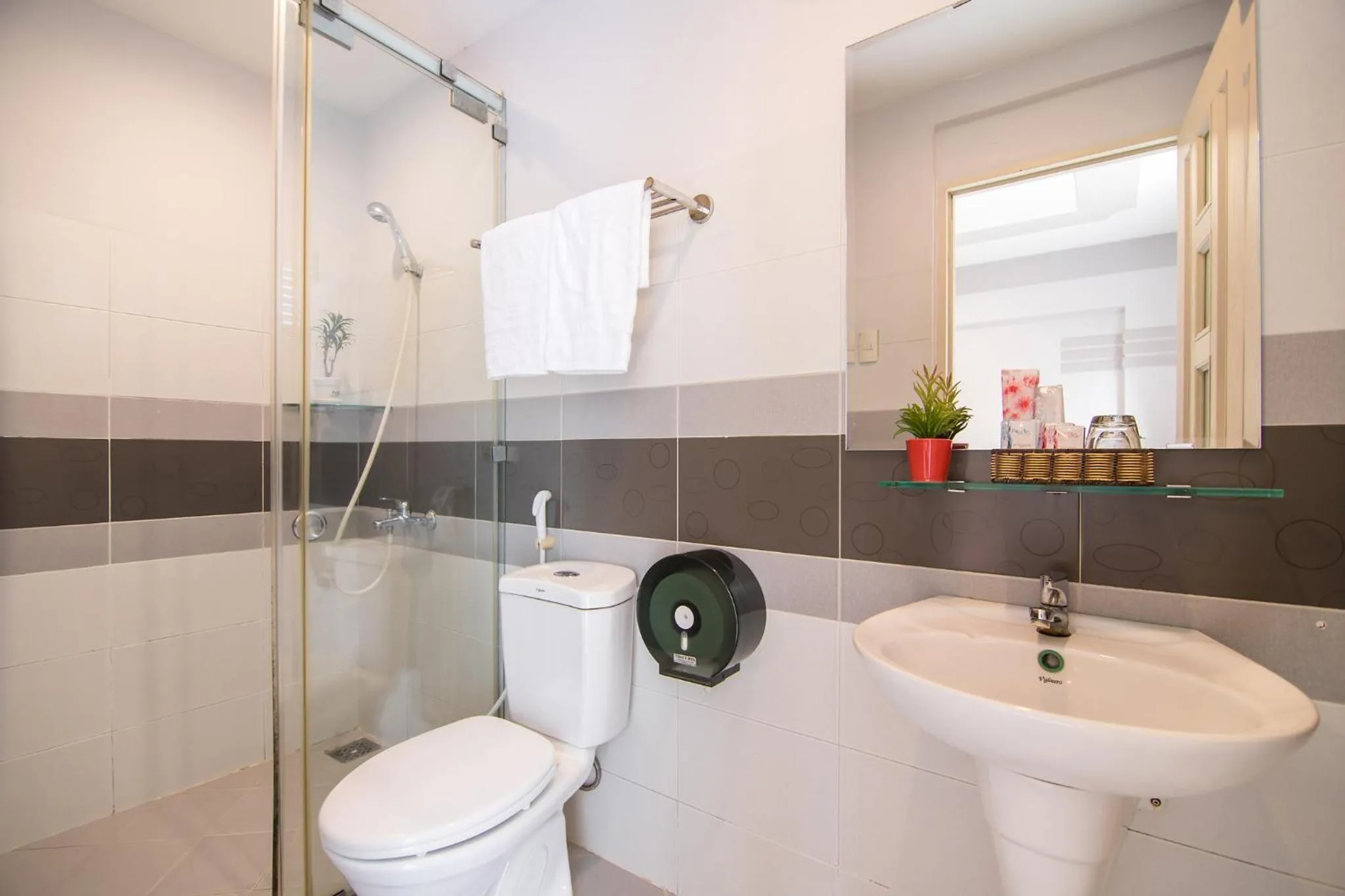 Bathroom in Bin Bin Hotel 1 - Near RMIT University