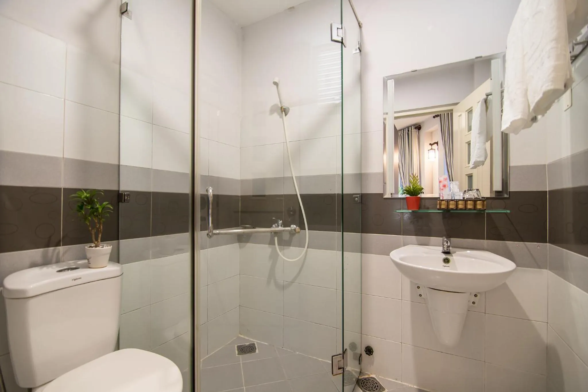 Bathroom in Bin Bin Hotel 1 - Near RMIT University