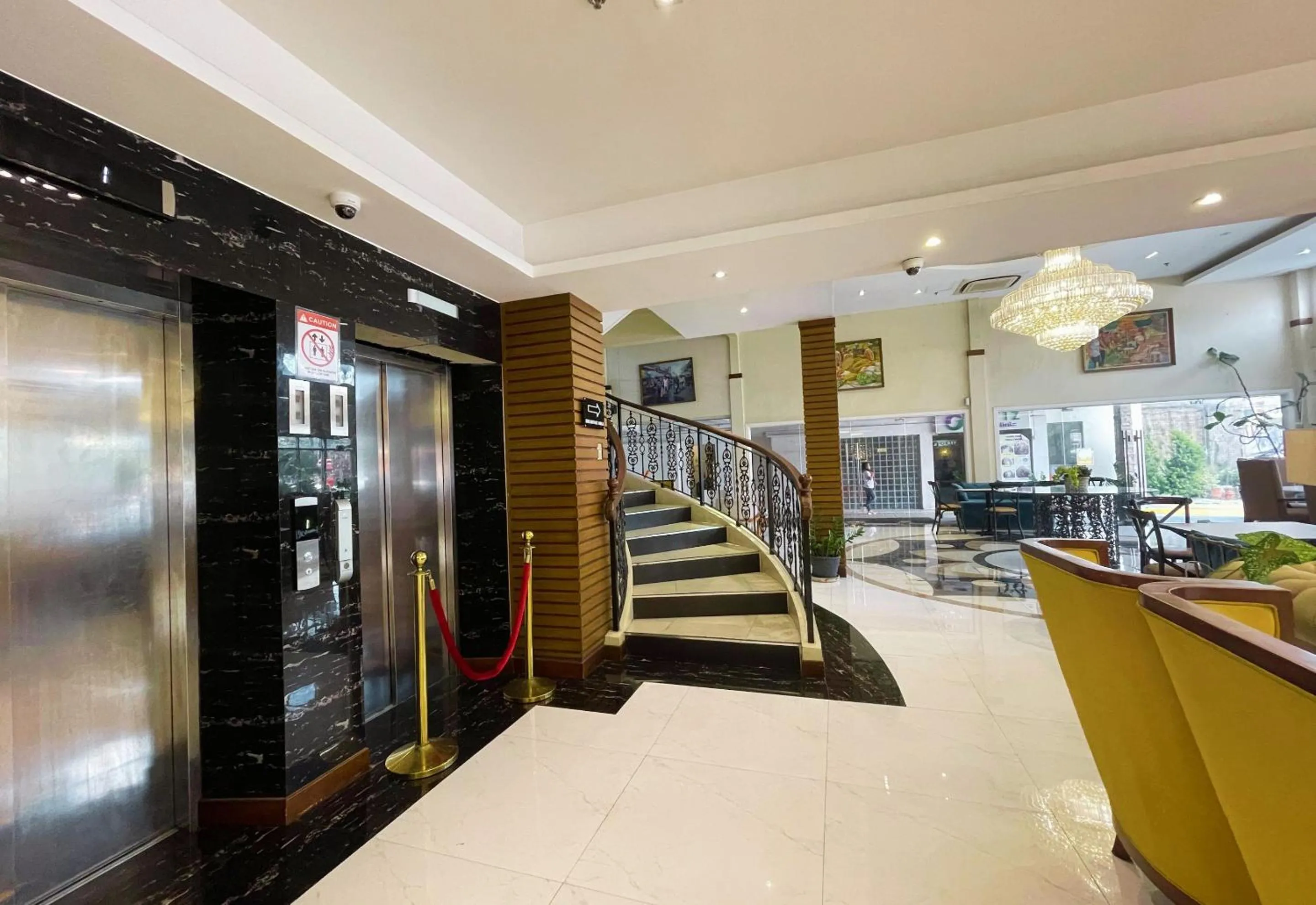 elevator in Bendix Hotel San Fernando powered by Cocotel