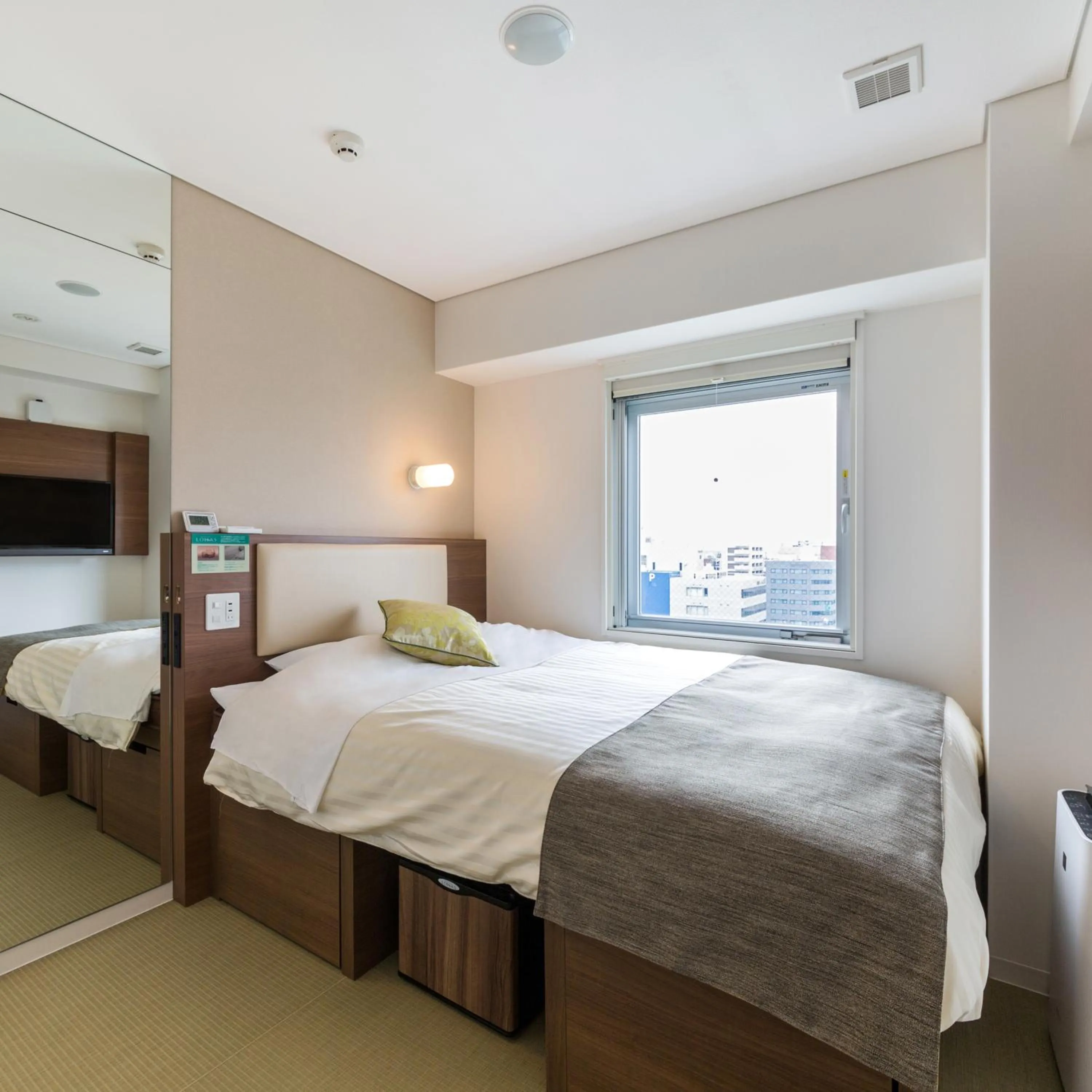 Bed in Super Hotel Premier Hakataeki