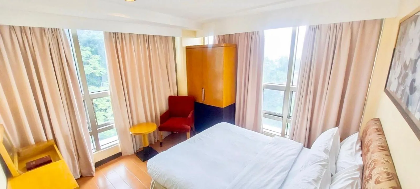 Bed in One Tagaytay Place Hotel Suites OFFICIAL ACCOUNT
