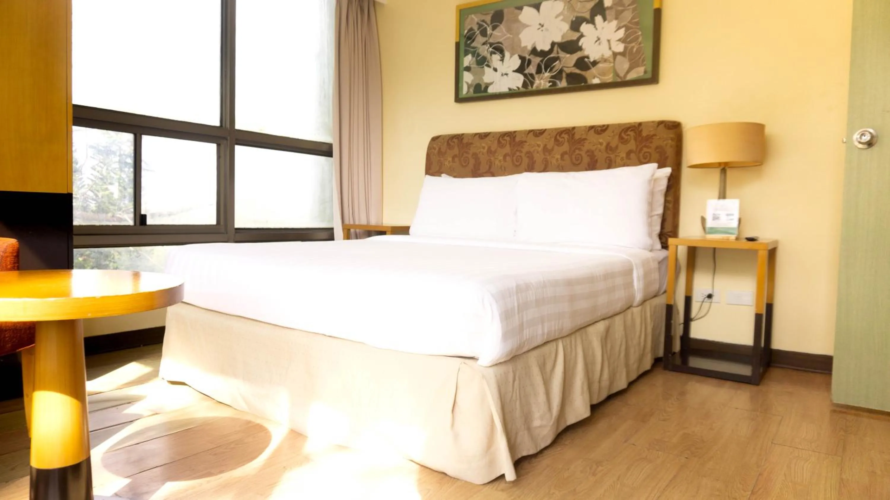 Bed in One Tagaytay Place Hotel Suites OFFICIAL ACCOUNT