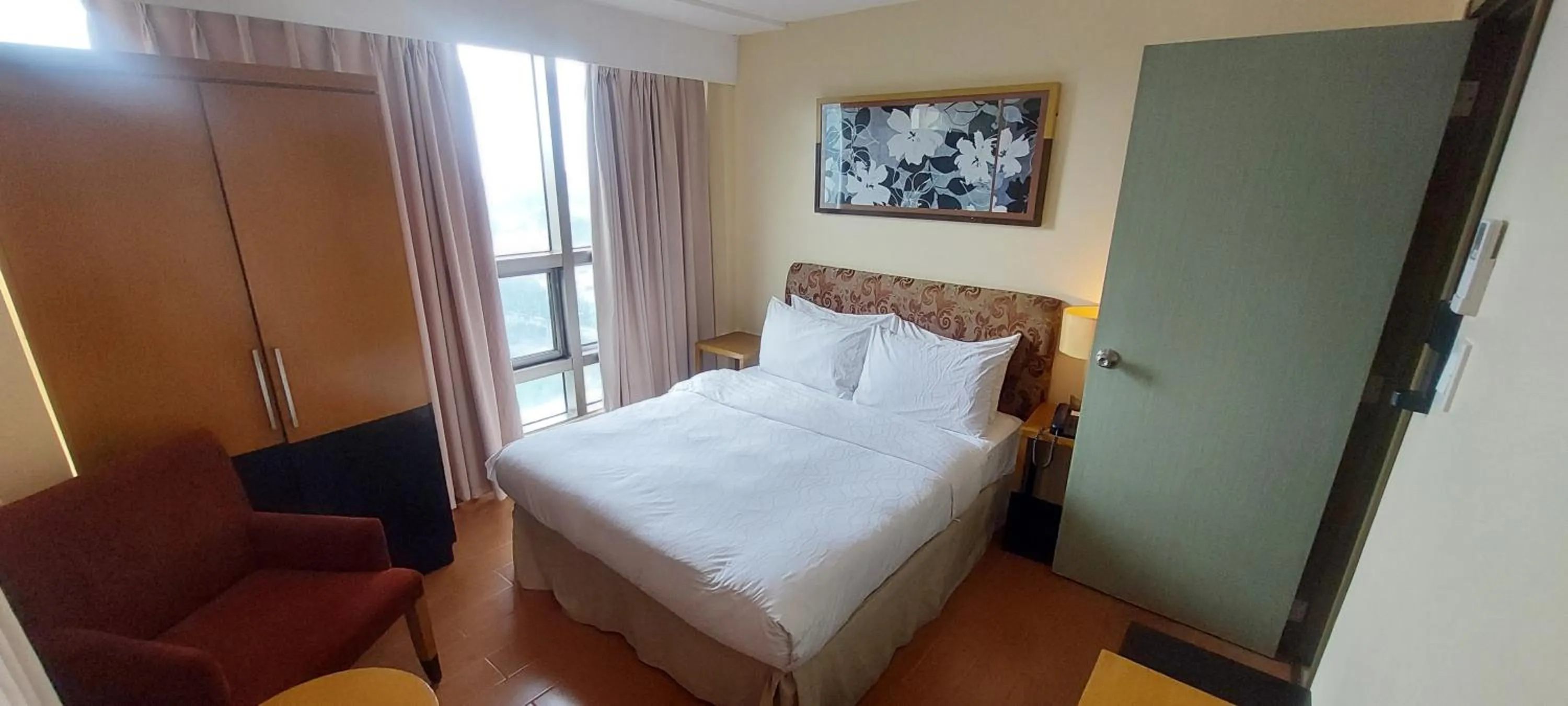 Bedroom, Bed in One Tagaytay Place Hotel Suites OFFICIAL ACCOUNT