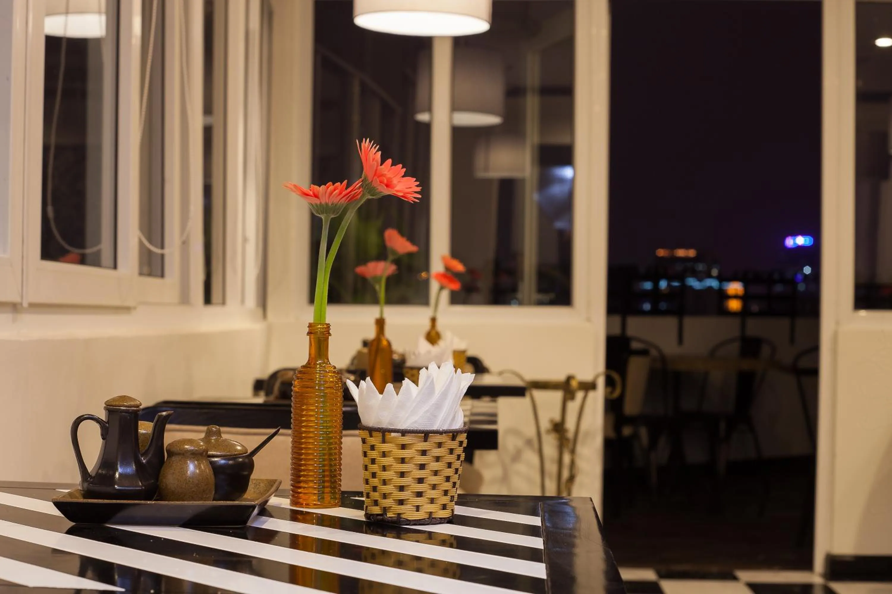 Restaurant/places to eat in Serenity Diamond Hotel