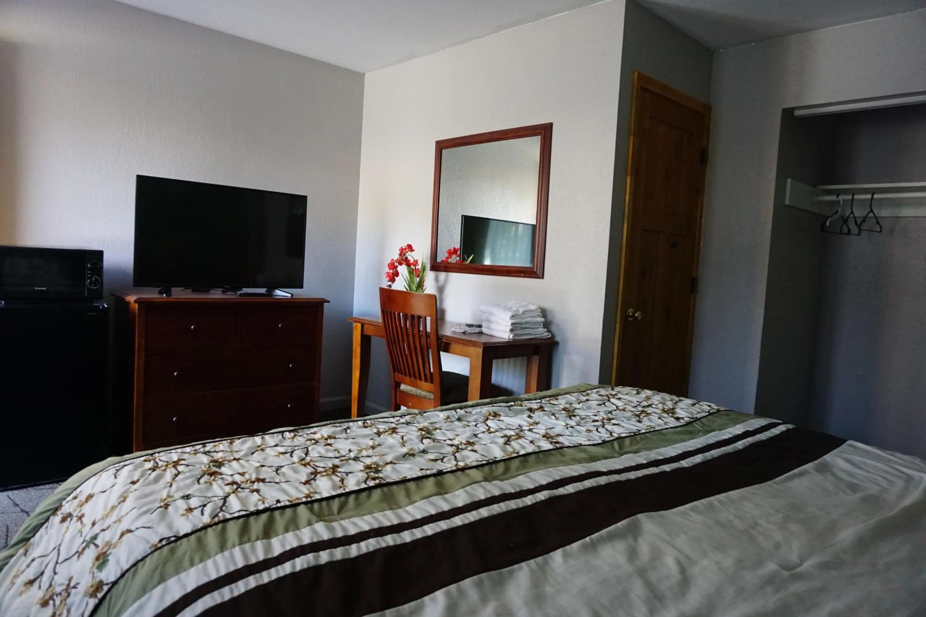 Bed in A&A Lake Tahoe Inn