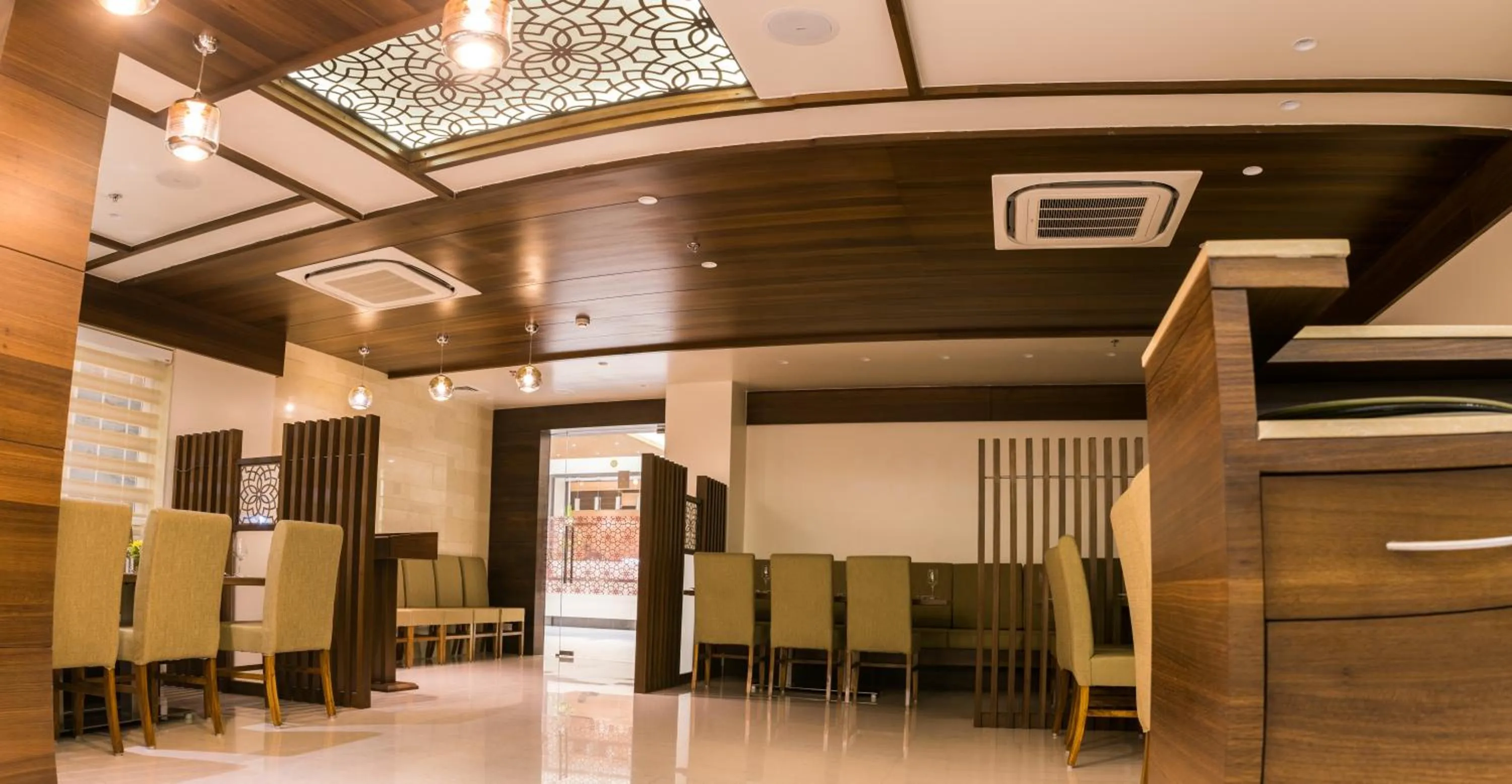 Restaurant/places to eat in Hotel Grand Rio