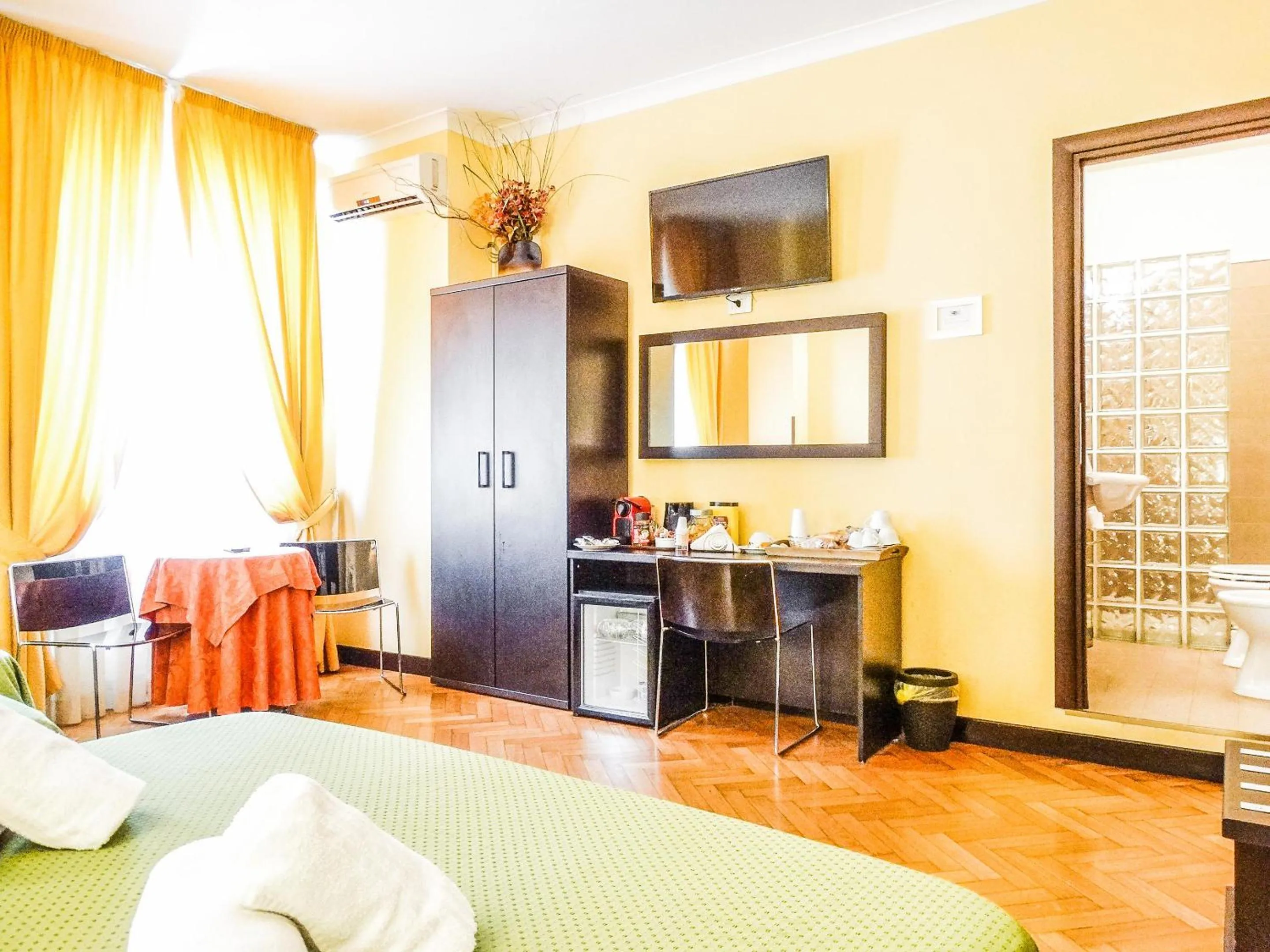 Photo of the whole room, Bed in B&B Morelli 1