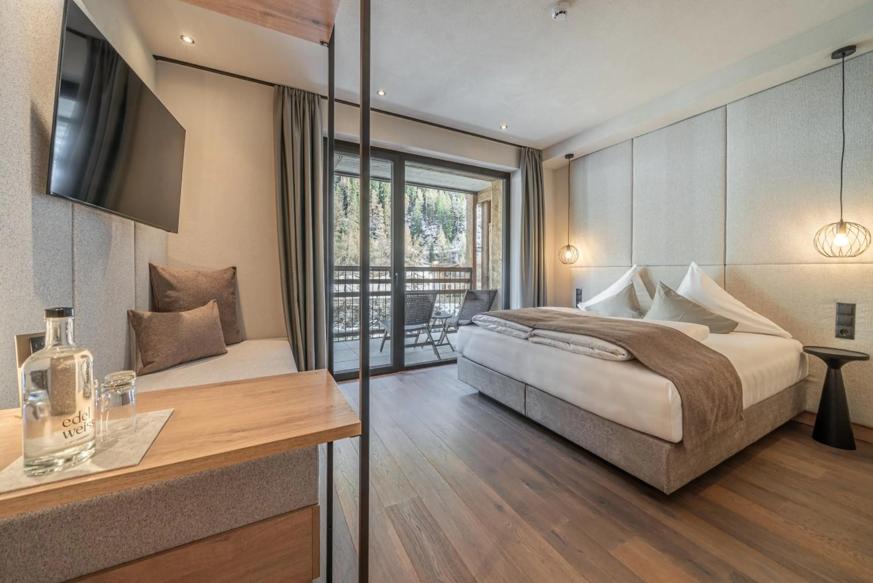 Photo of the whole room, Bed in Edelweiss echt-charmant