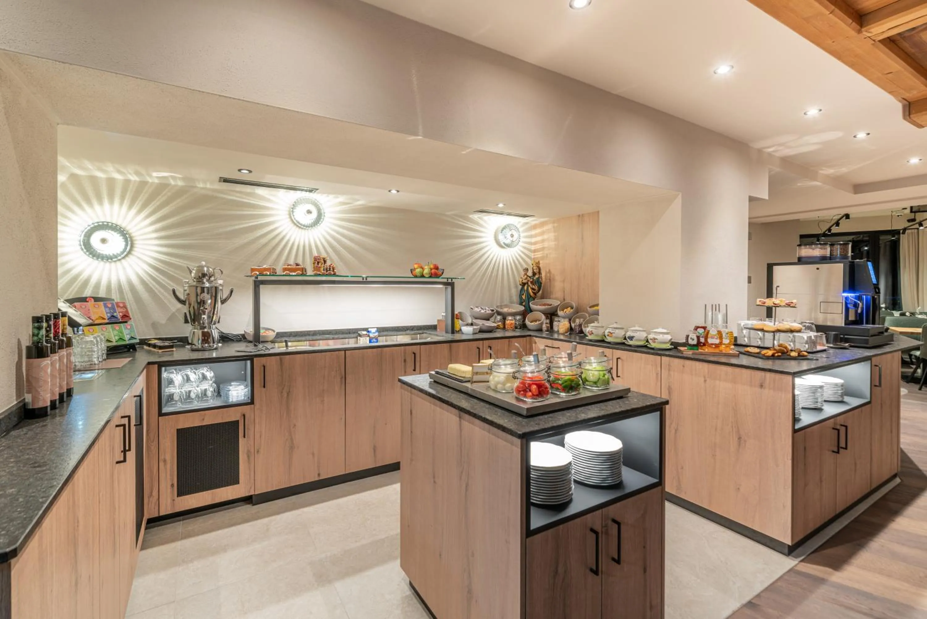 Buffet breakfast in Edelweiss echt-charmant