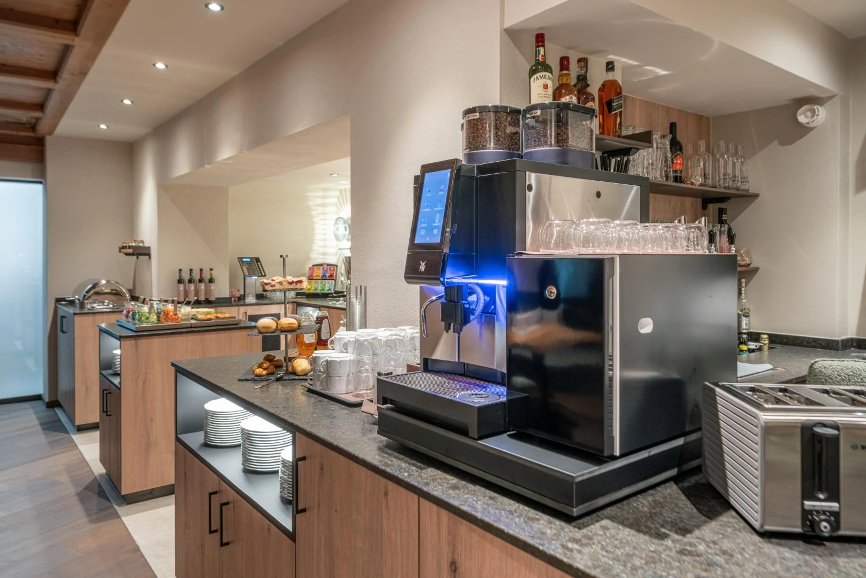 Buffet breakfast in Edelweiss echt-charmant