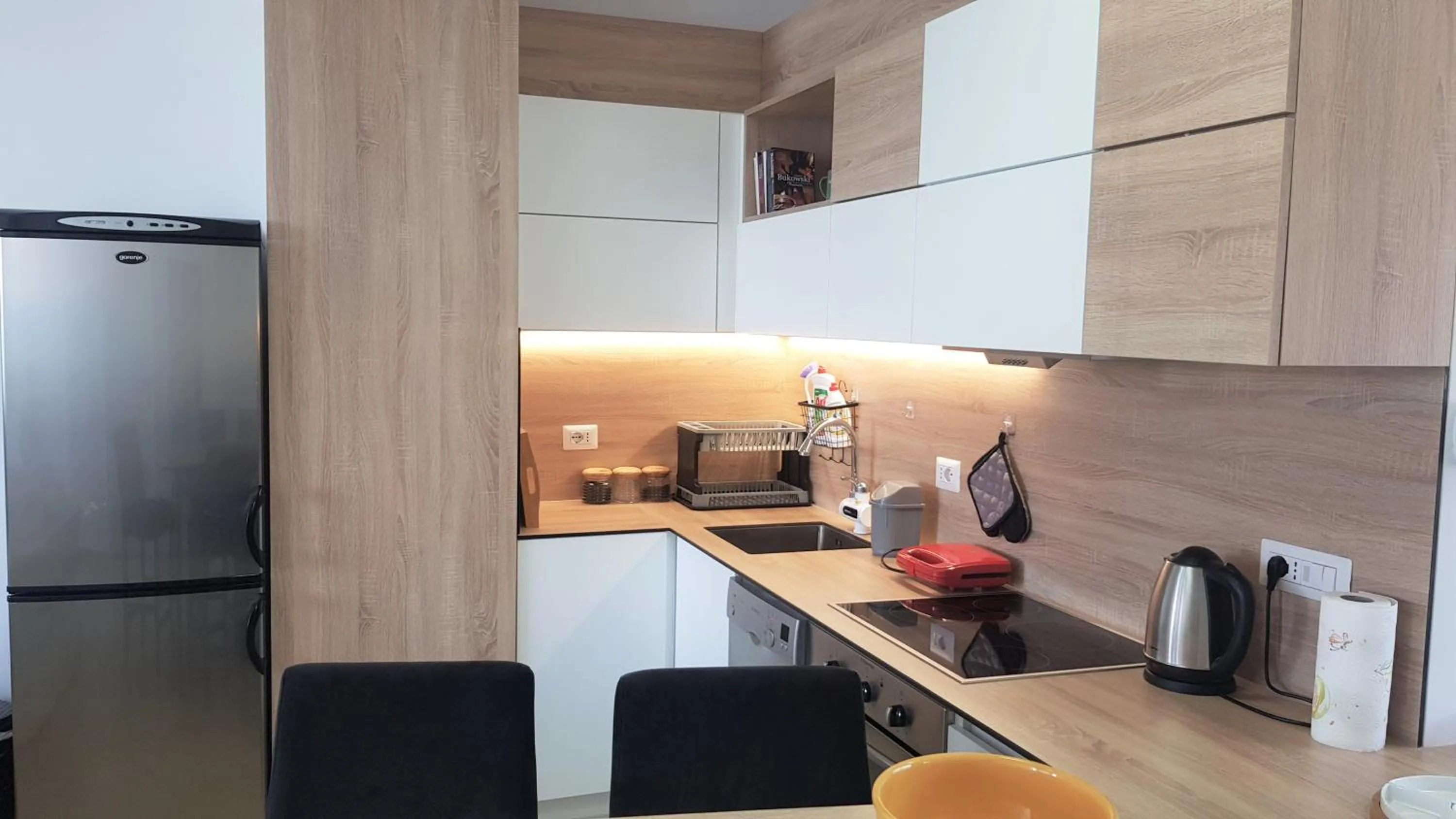 Kitchen or kitchenette in M&I Beach Apartment with Sea View