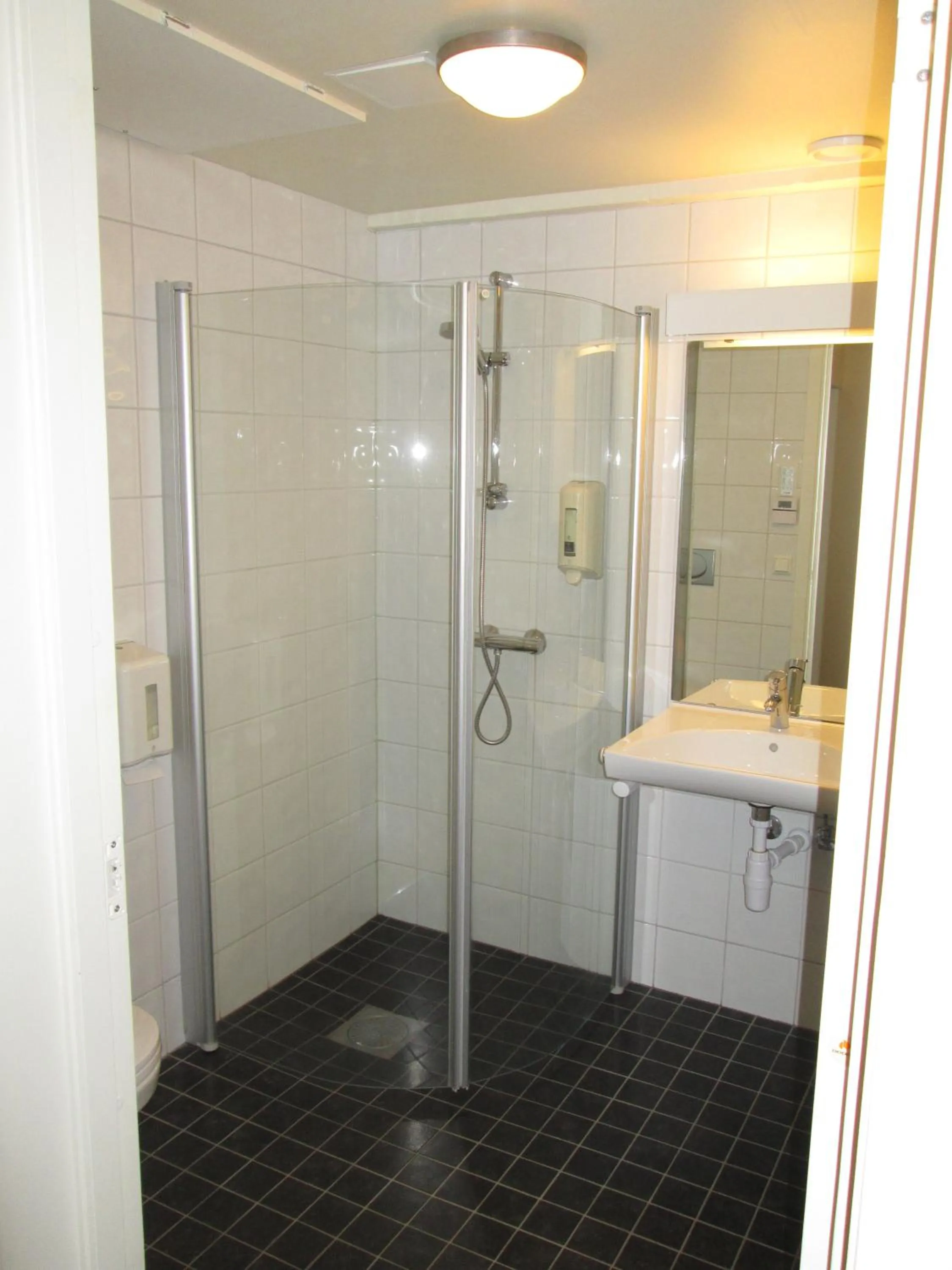 Shower in Lavik Fjord Hotel & Apartments