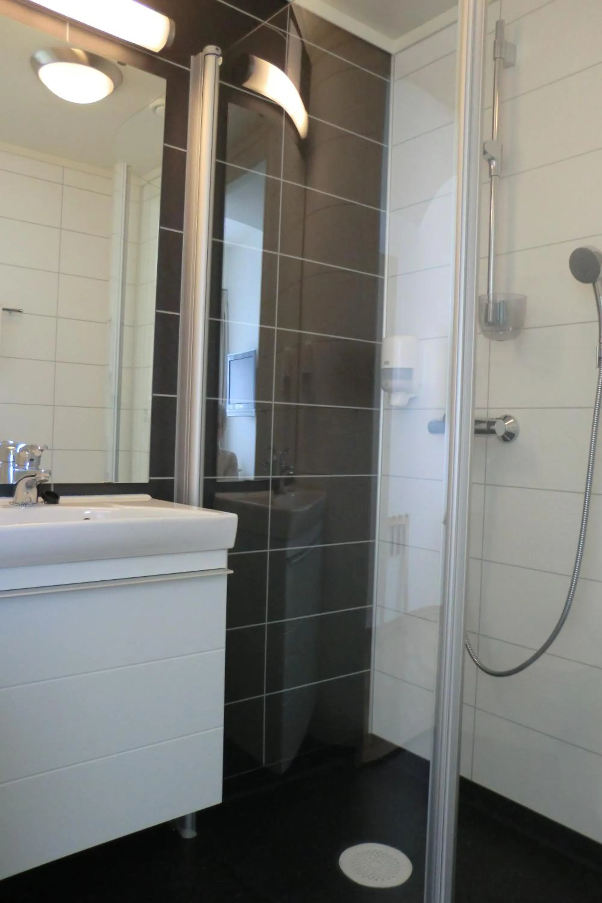 Bathroom in Lavik Fjord Hotel & Apartments