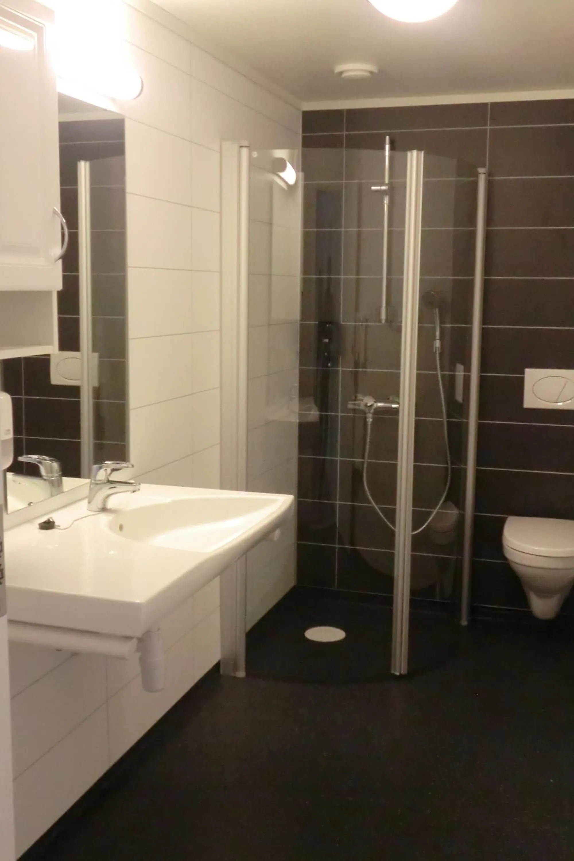 Bathroom in Lavik Fjord Hotel & Apartments