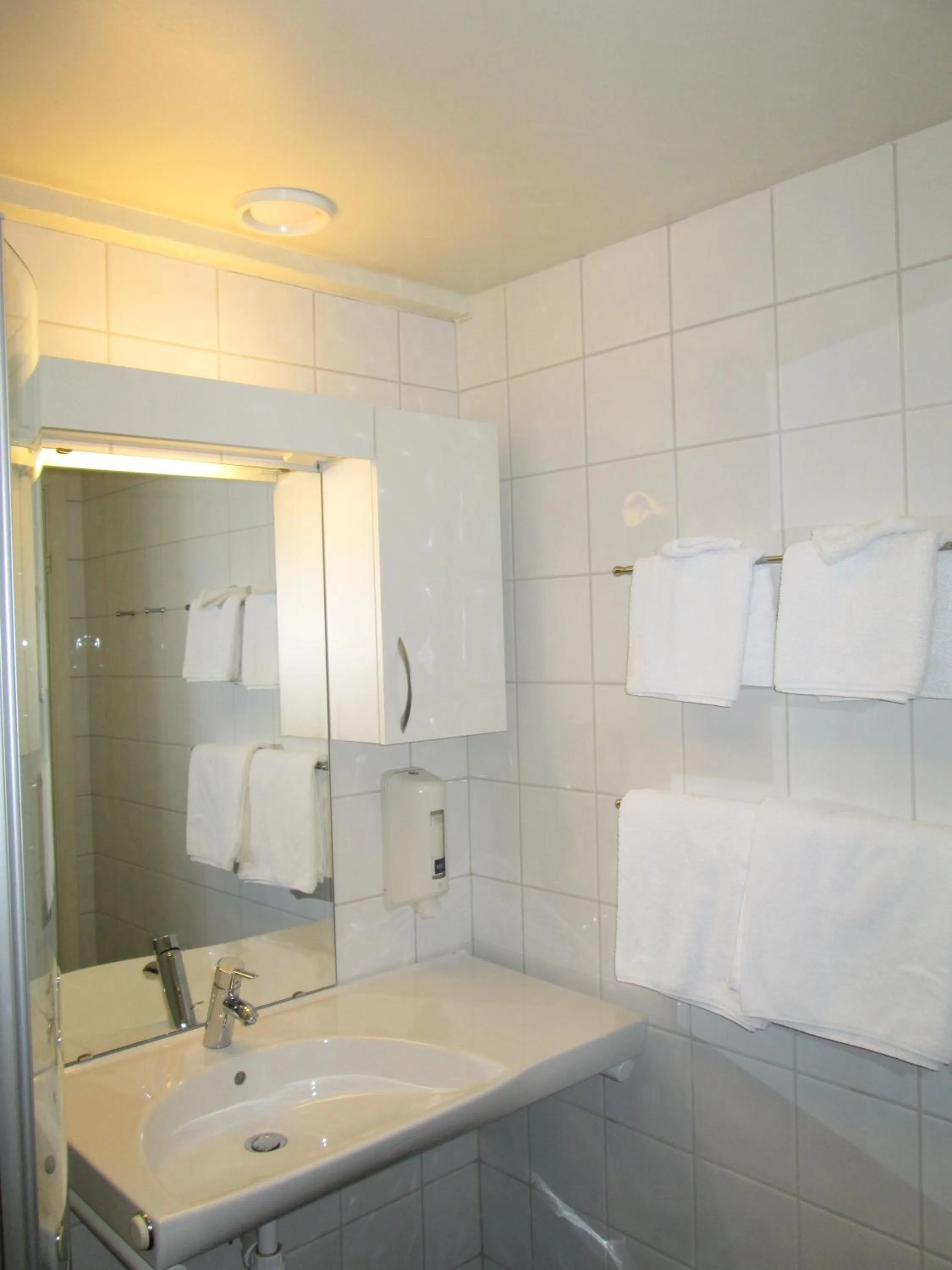 Bathroom in Lavik Fjord Hotel & Apartments